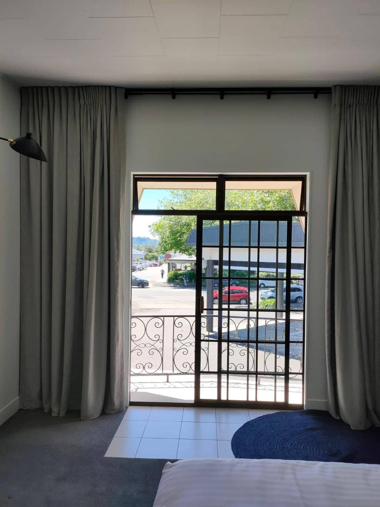 Deluxe King Suite - Photo 8