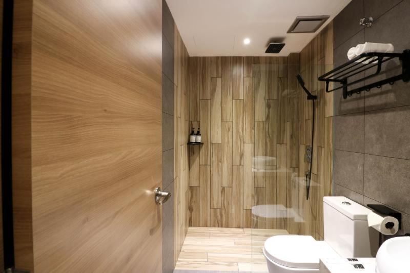 Deluxe Room - Photo 6