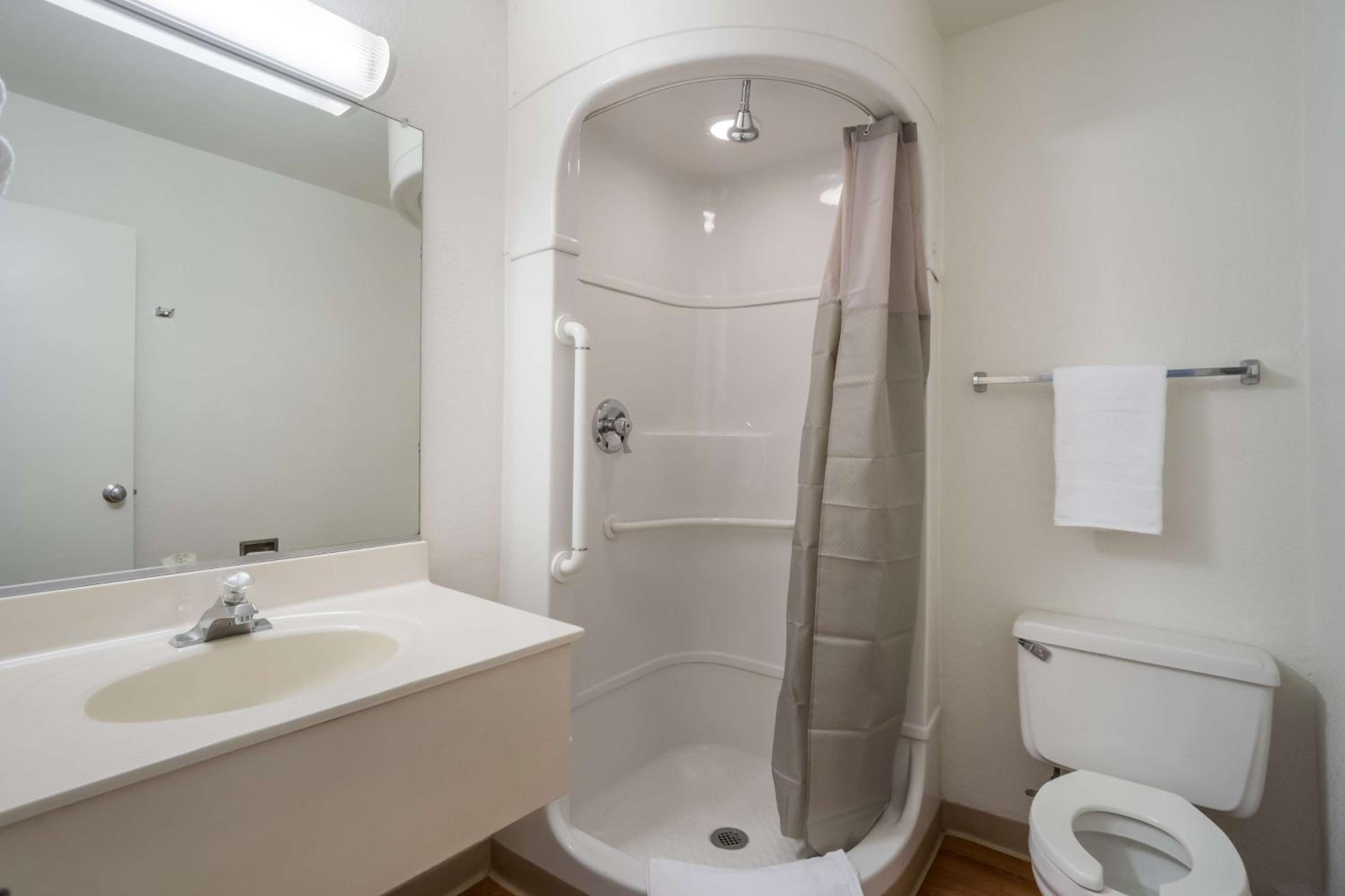 Quadruple Room - Non-Smoking photo 2