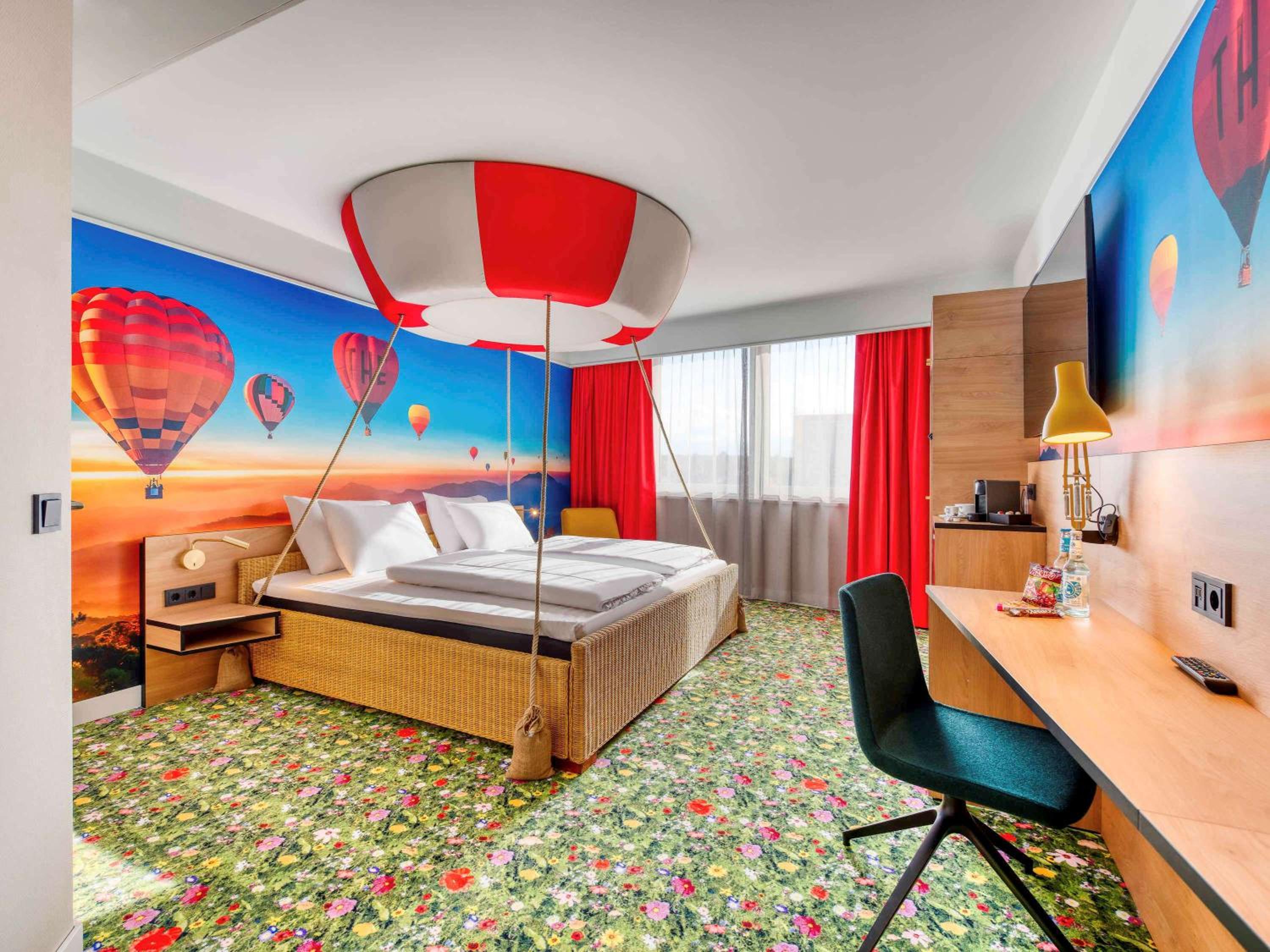 Deluxe King Room - Non Smoking - Photo 1