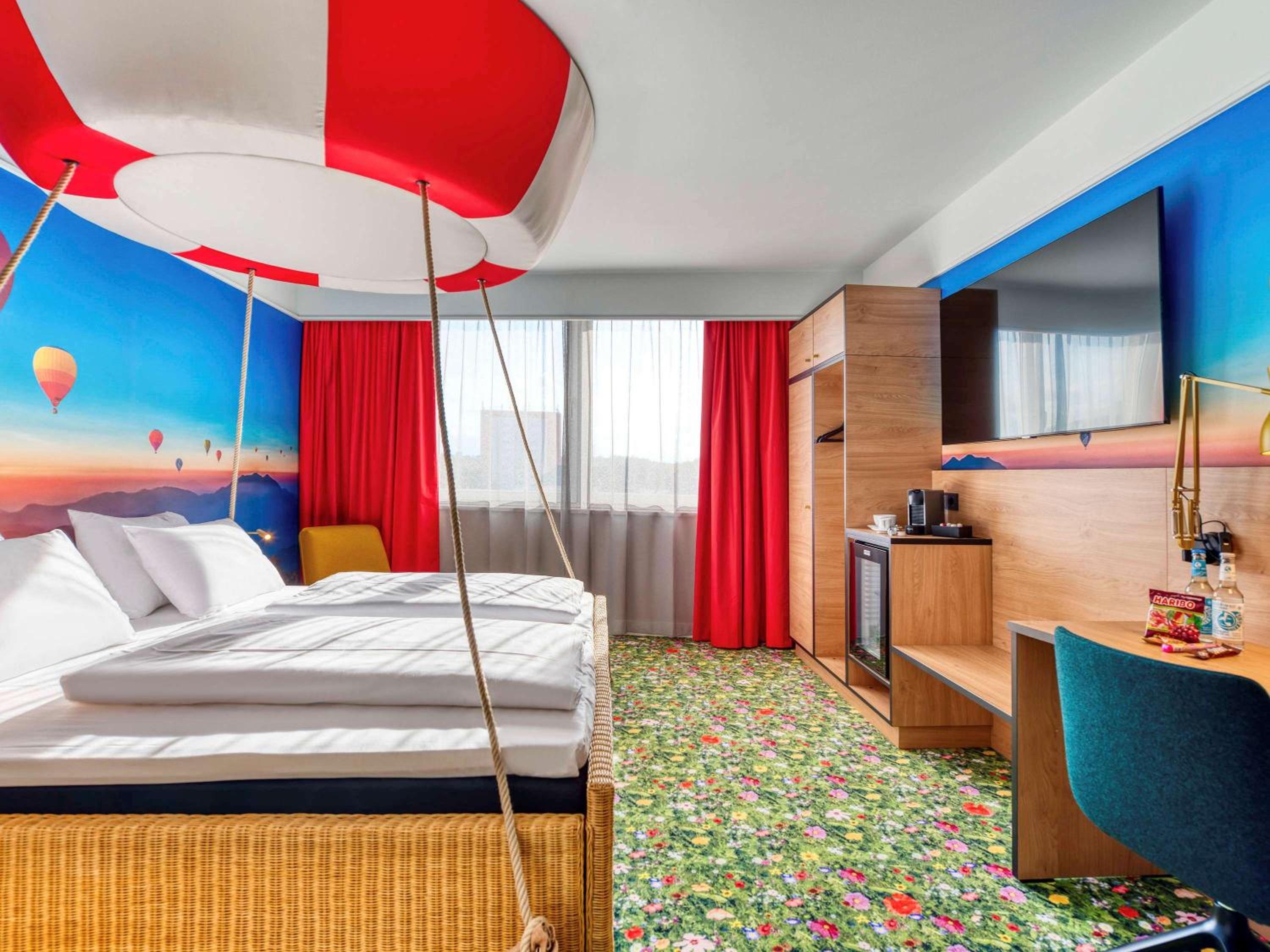 Deluxe King Room - Non Smoking - Photo 5