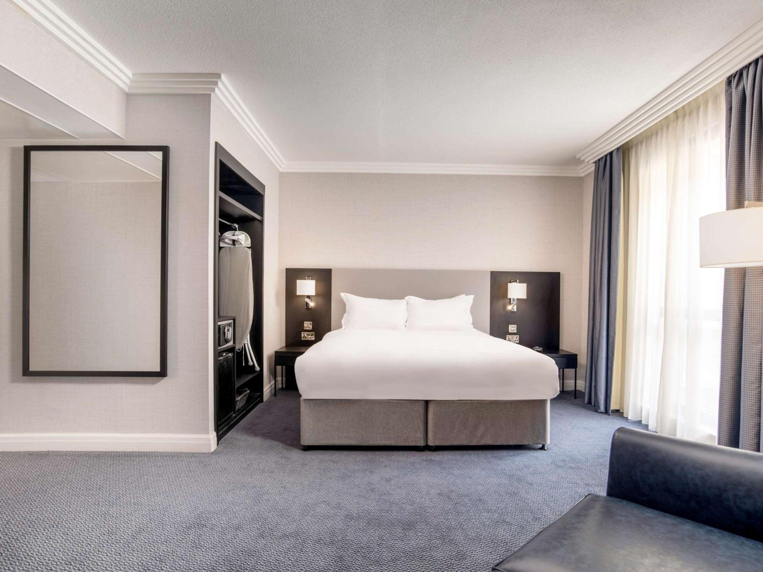 Family Room with One Double Bed, Two Single Beds and One Sofa Bed
