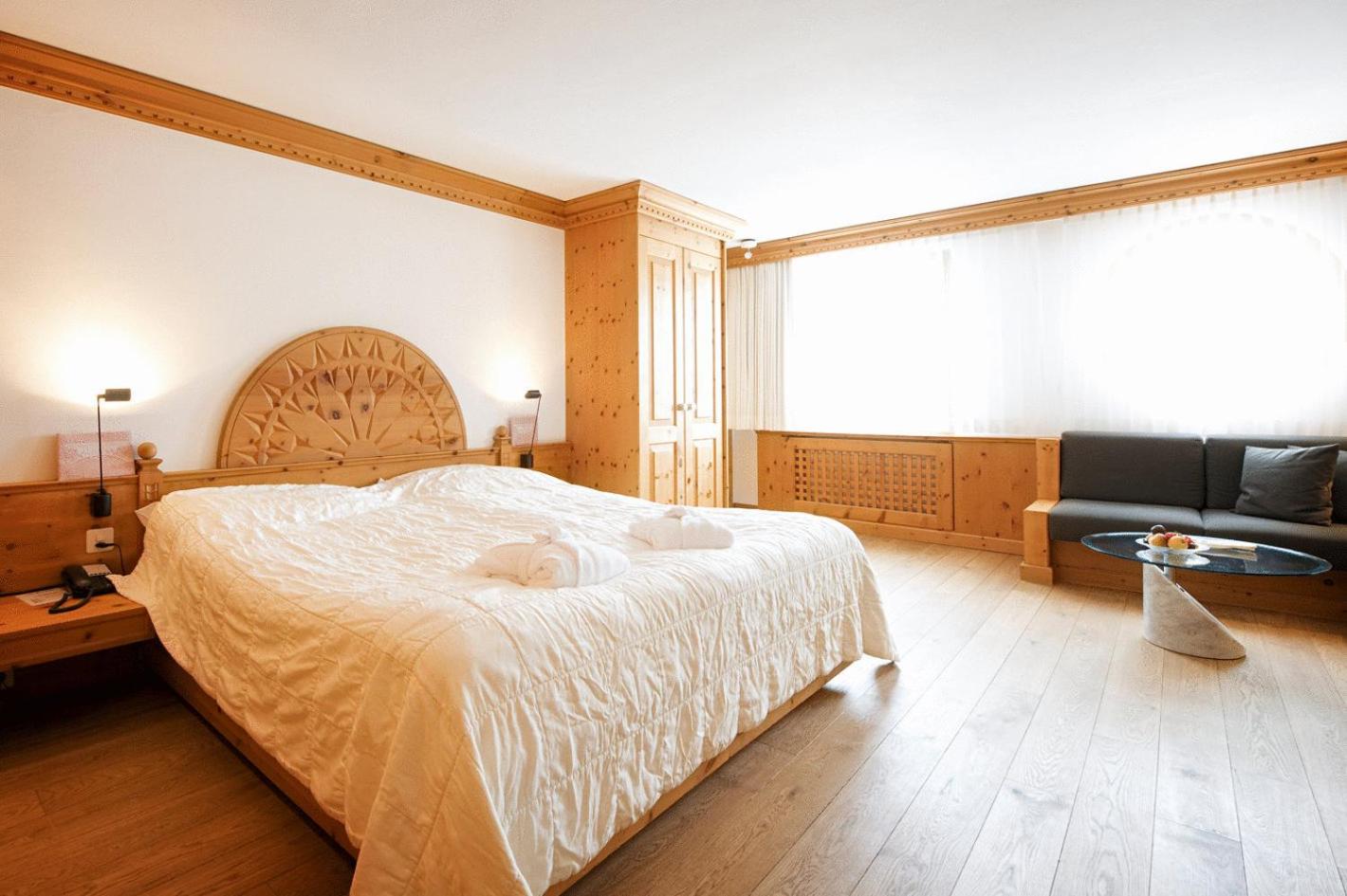 Deluxe Double Room with Balcony - Photo 4