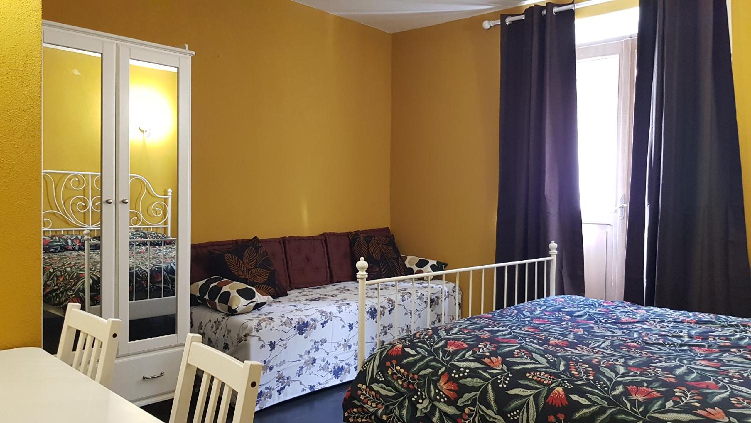 Family Room with Balcony photo 2