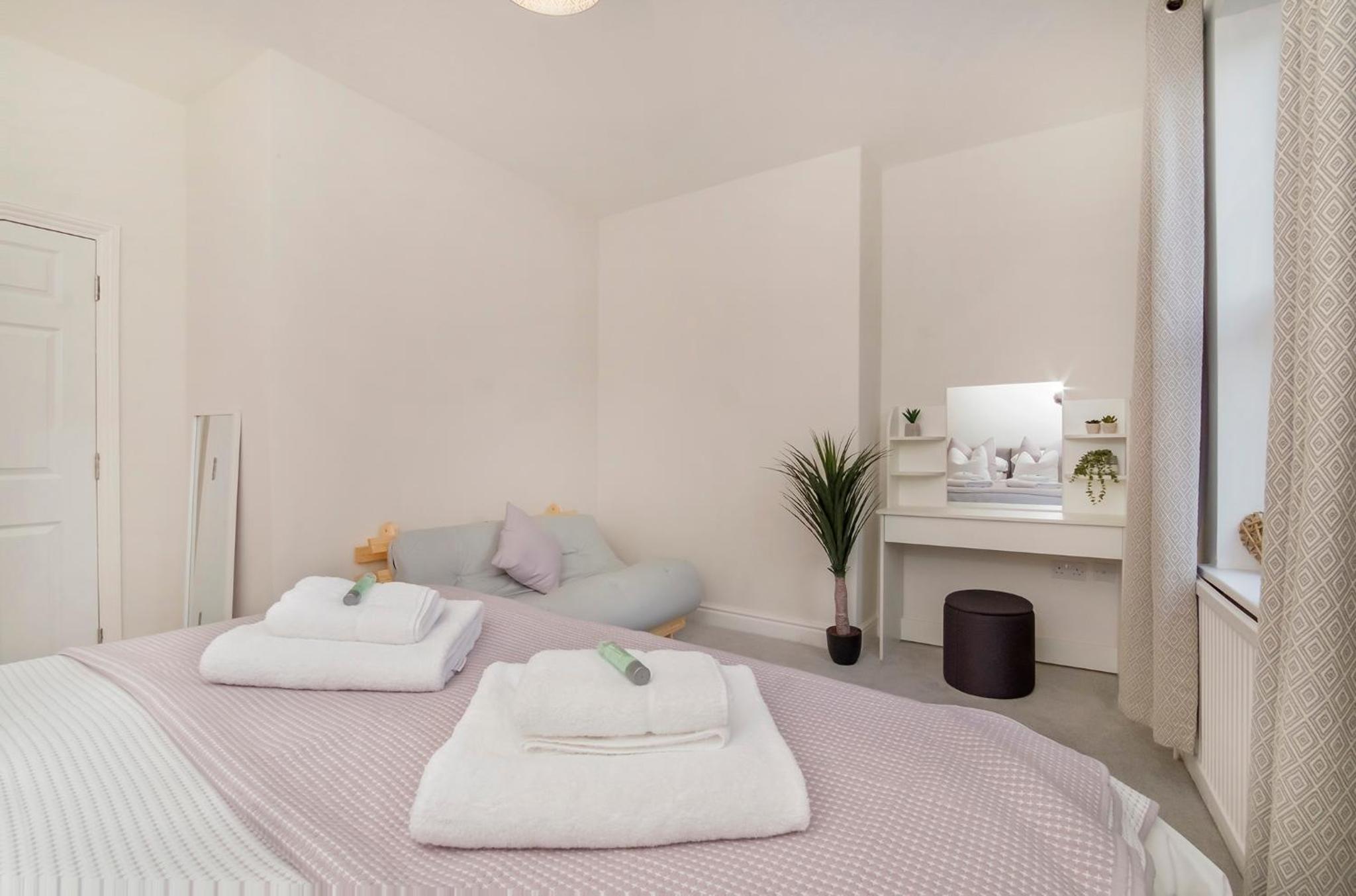 Three-Bedroom House - Photo 29