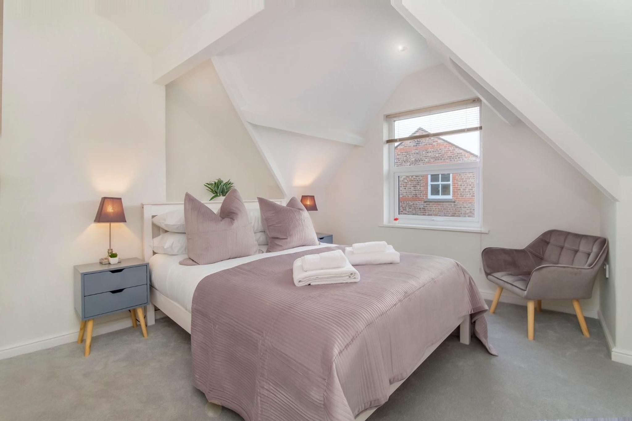 Three-Bedroom House - Photo 2