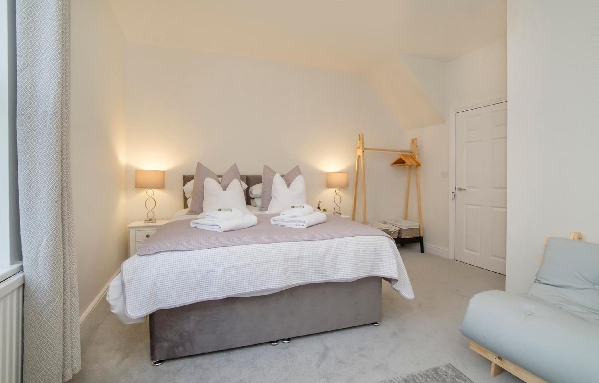 Three-Bedroom House - Photo 4