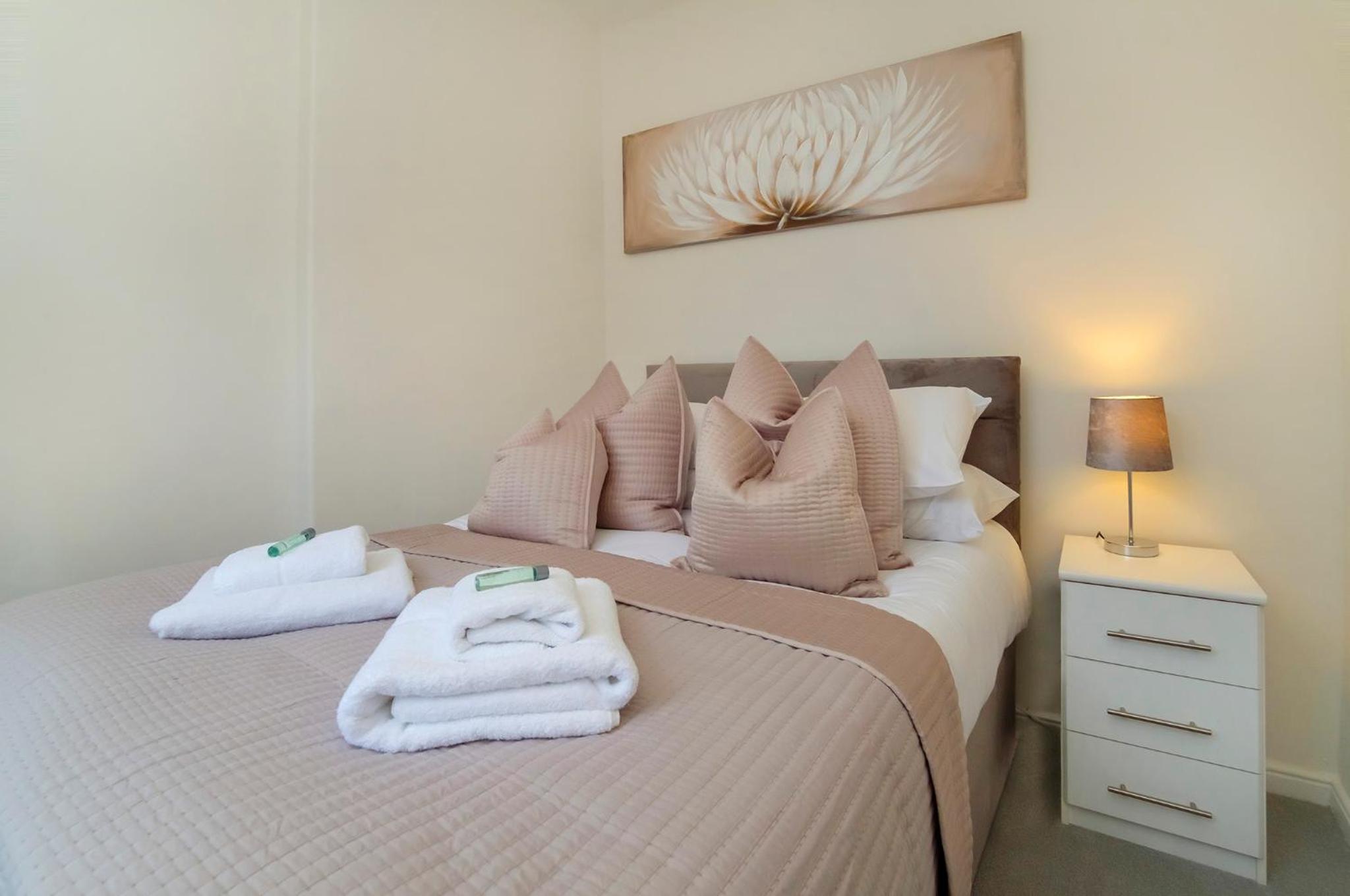 Three-Bedroom House - Photo 5