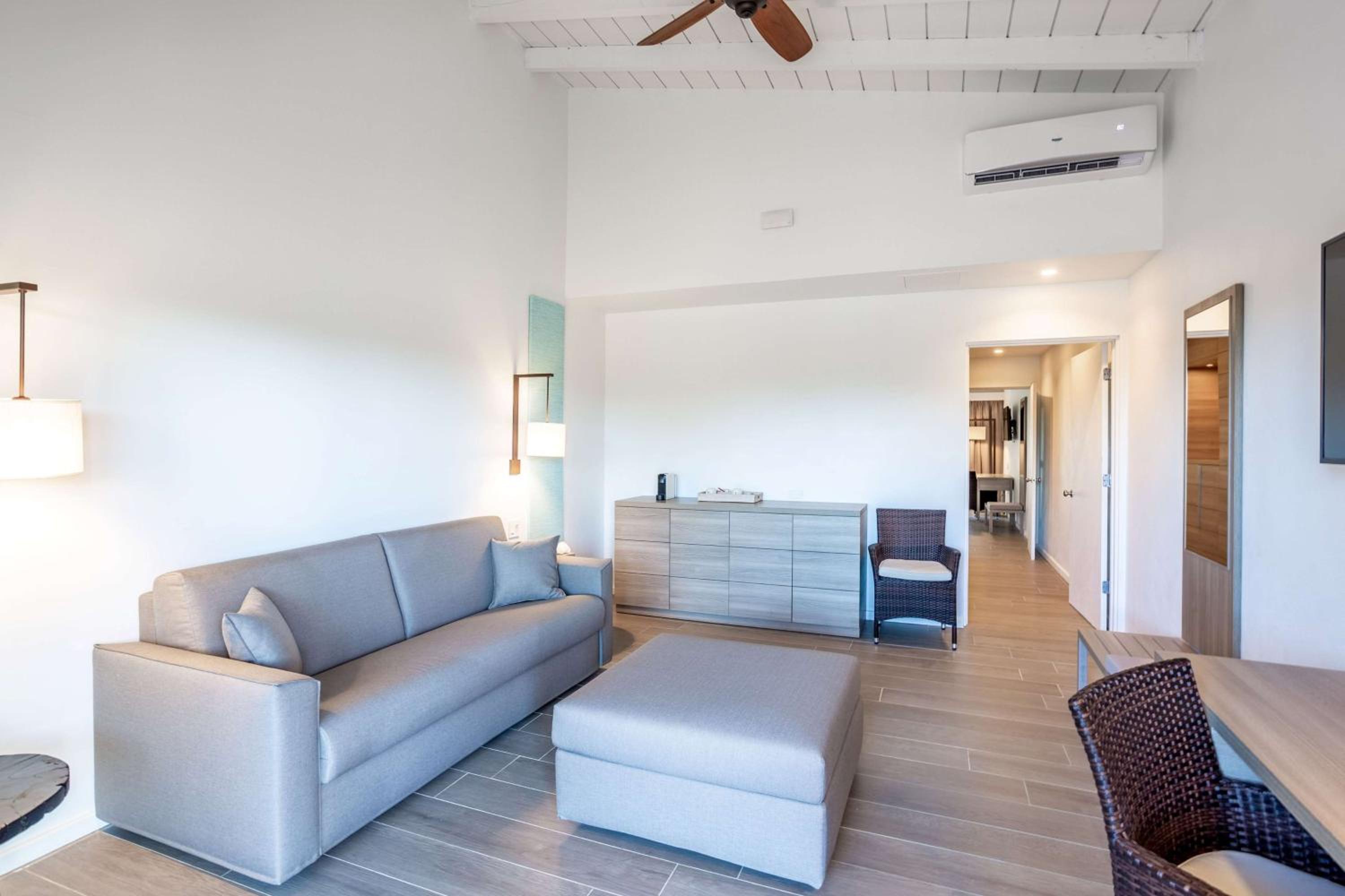 Standard Beachside Suite 1 King & 1 Sofa-bed non-smoking (4KN) photo 1