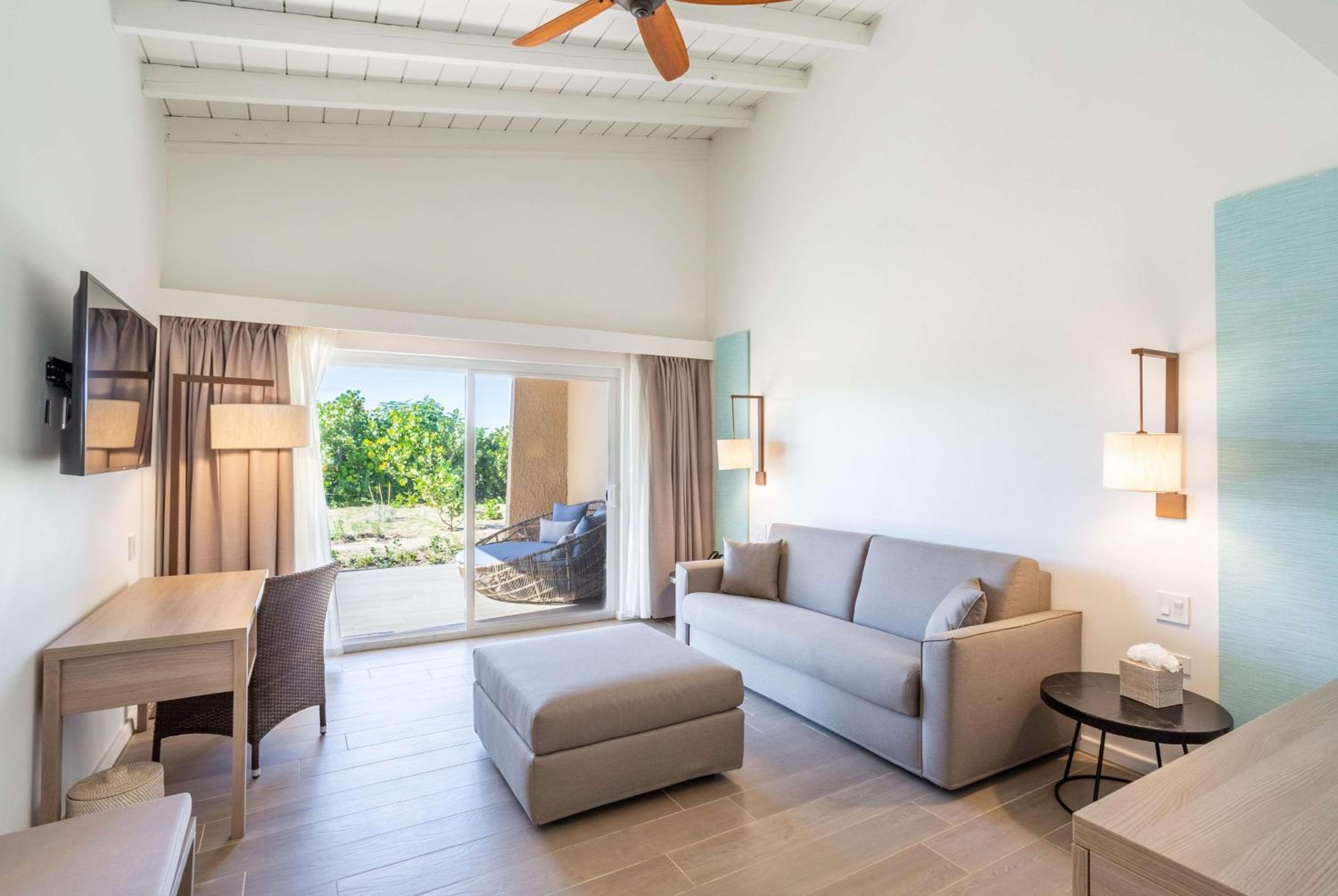 Standard Beachside Suite 1 King & 1 Sofa-bed non-smoking (4KN) photo 2