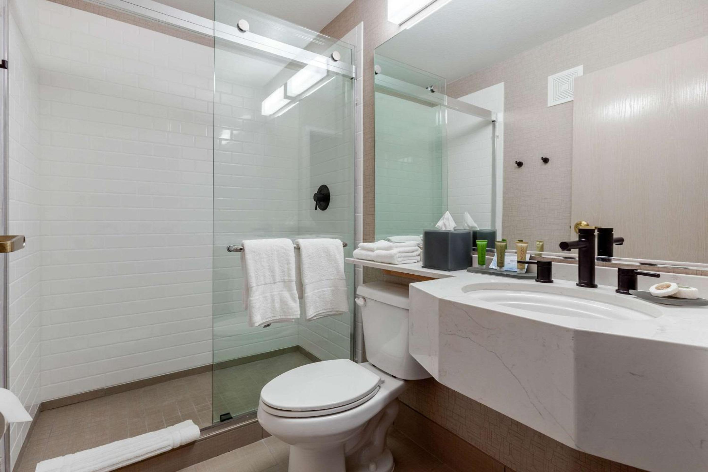 King Room - Non-Smoking - Photo 6