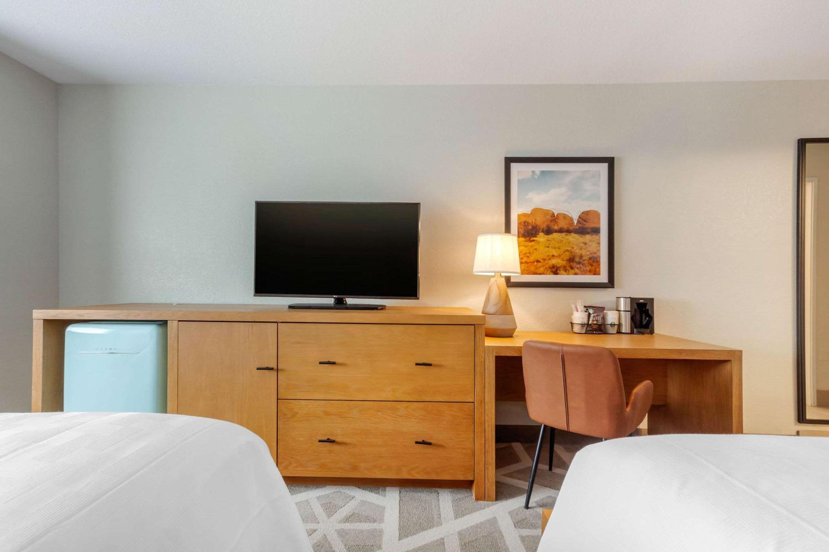 Double Room with Two Double Beds - Non-Smoking - Photo 7