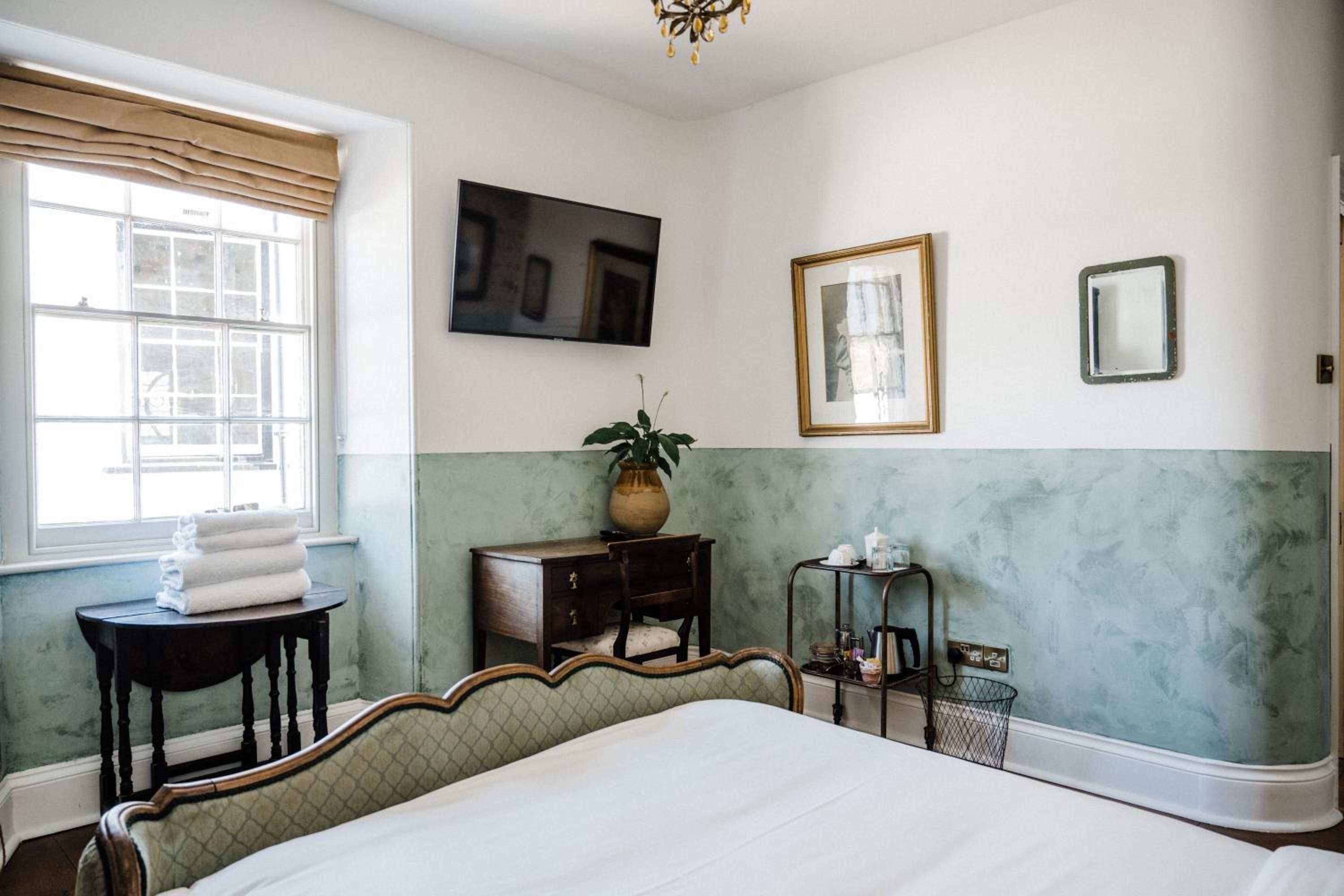 Deluxe Queen Room