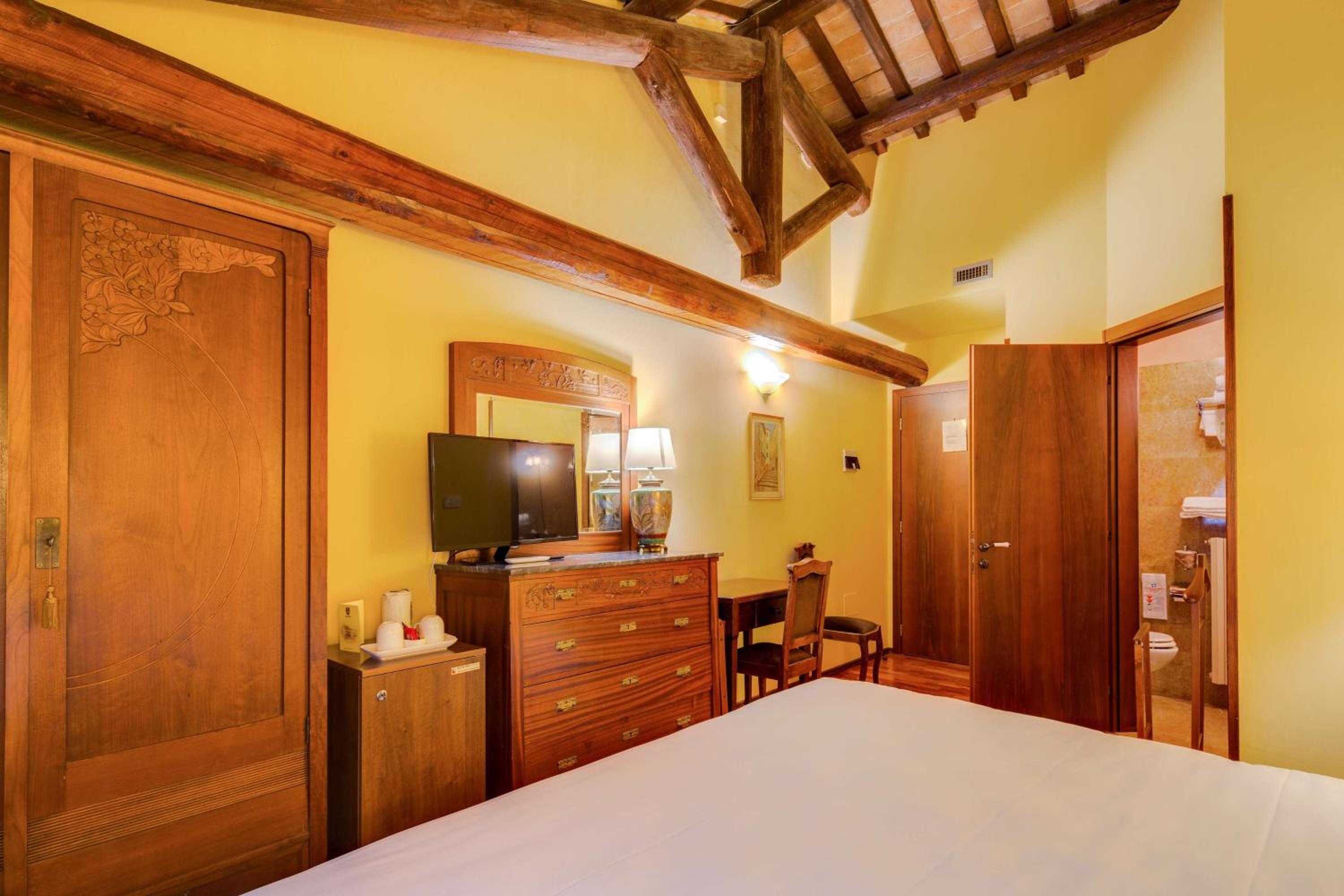 Economy Double Or Twin Room photo 2