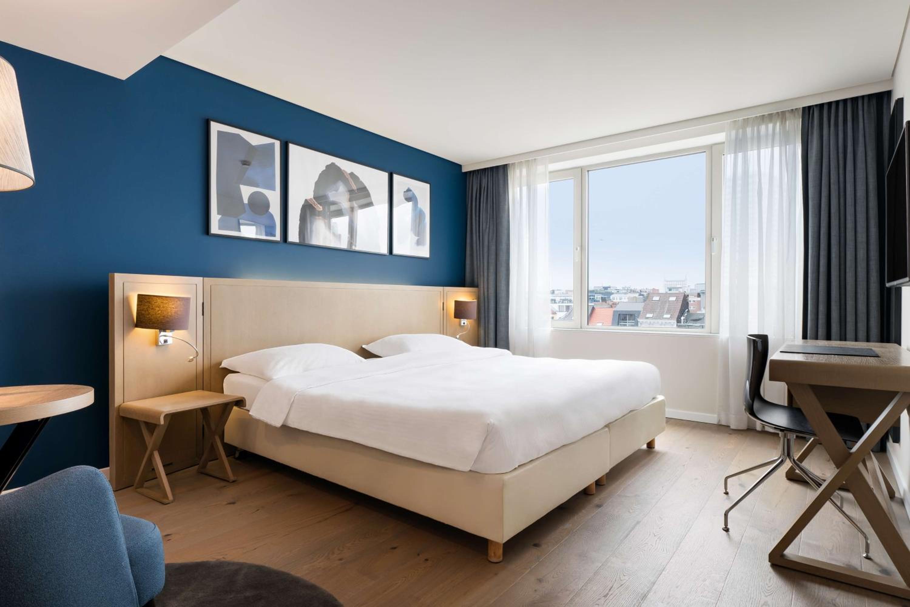 Superior Room with City View - Photo 1