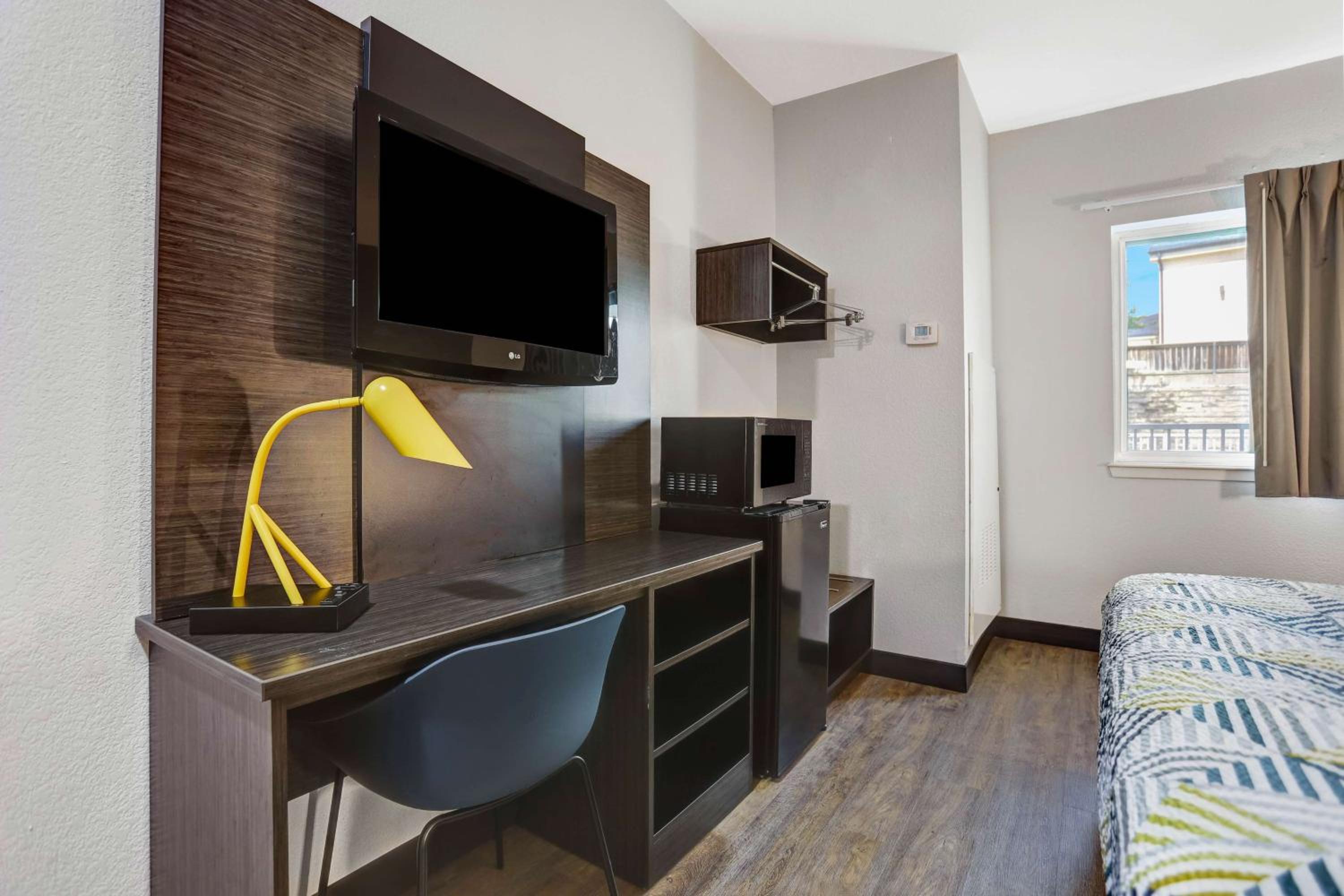 Deluxe King Room - Photo 1