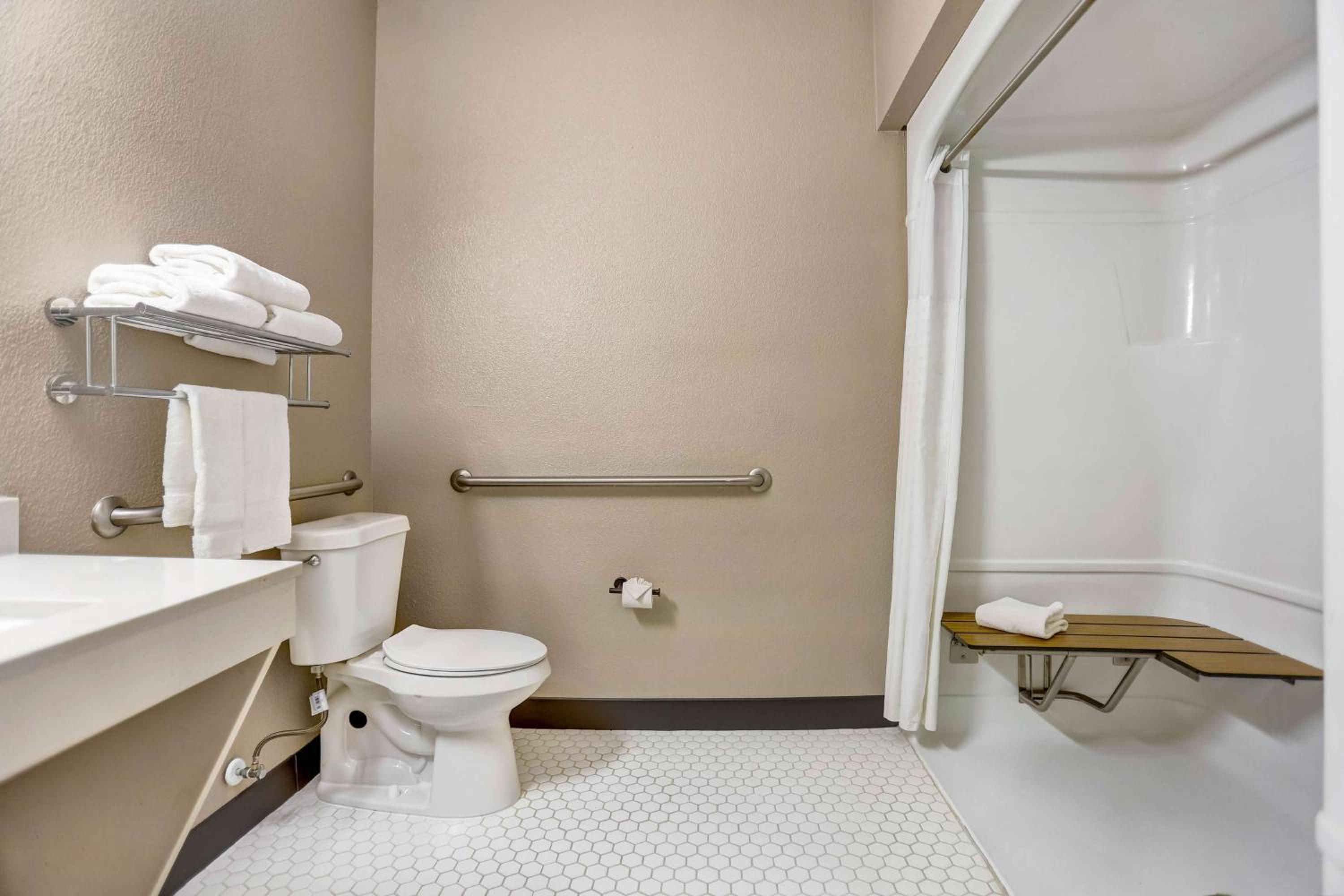 Queen Room with Two Queen Beds - Disability Access - Roll In Shower - Photo 4