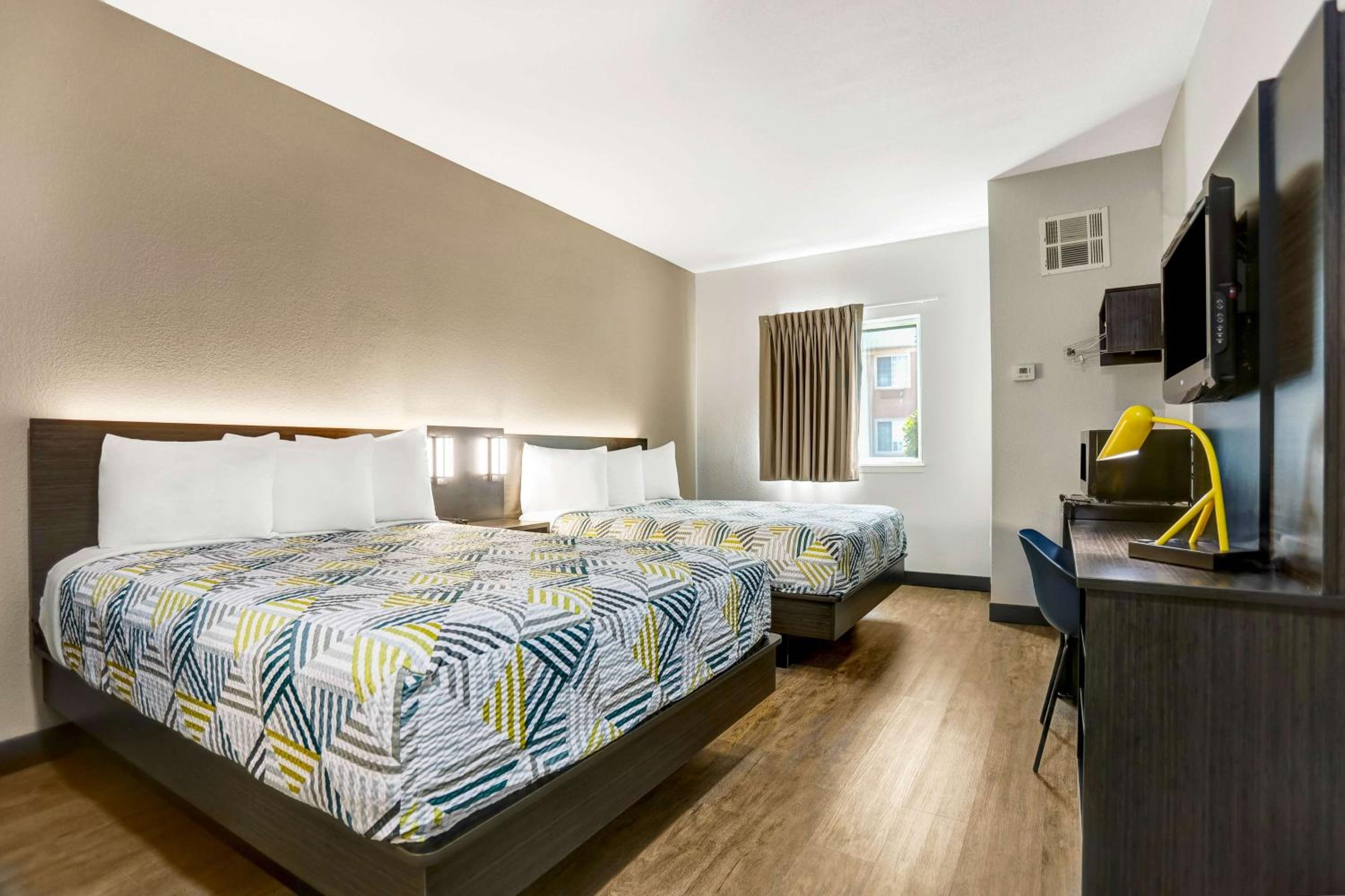 Queen Room with Two Queen Beds - Non-Smoking - Photo 1