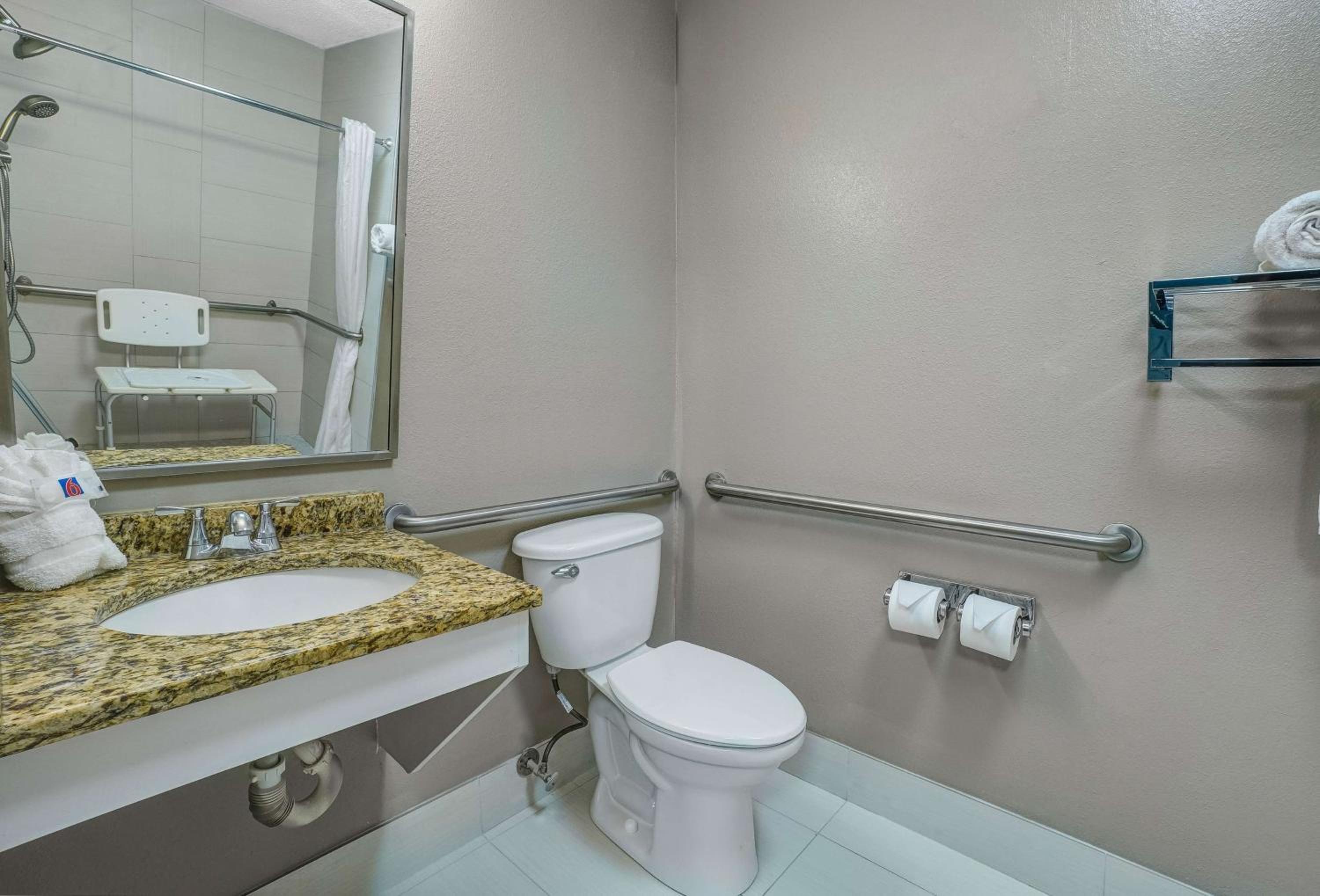 Queen Room - Disability Access - Roll in Shower