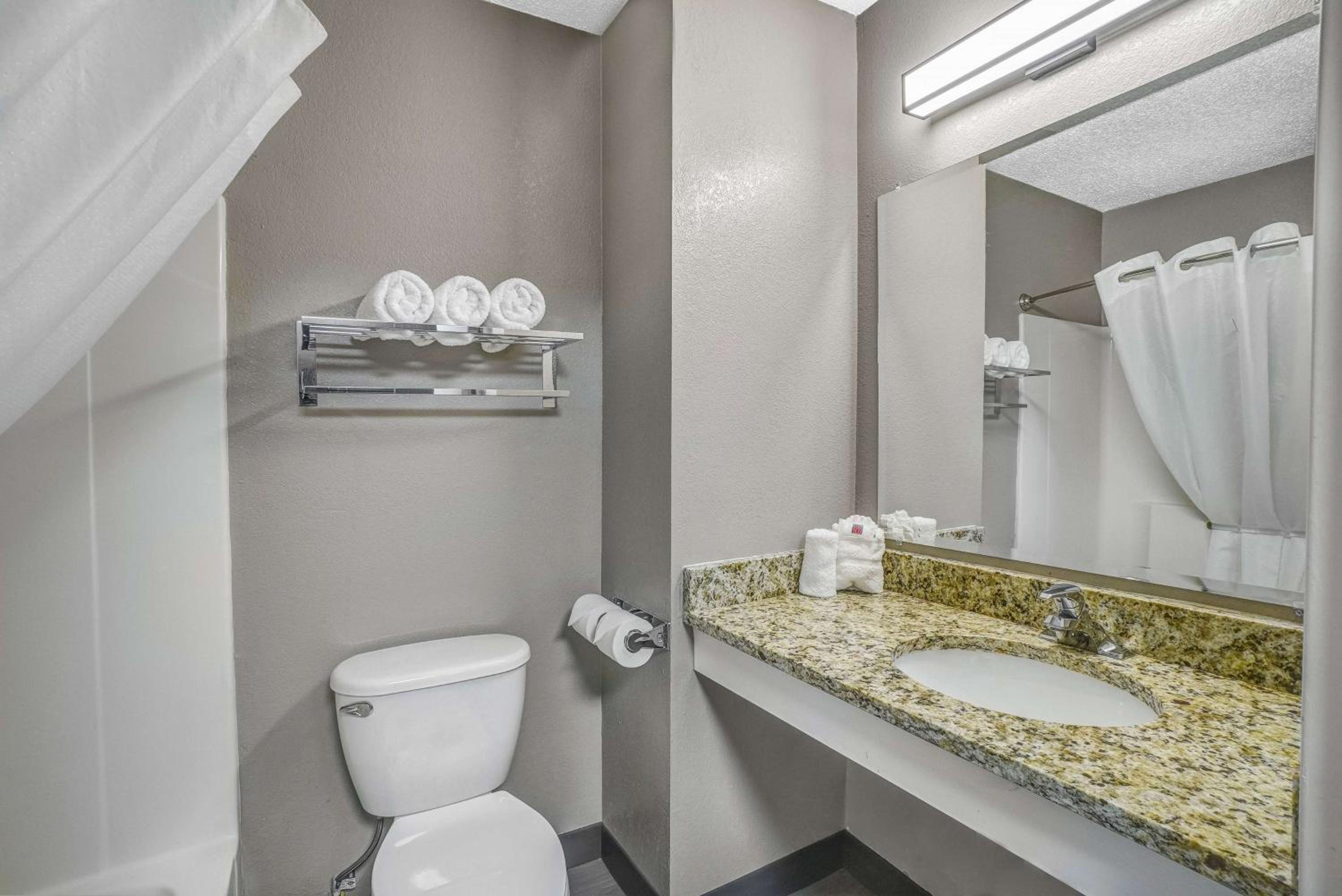 King Room - Non-Smoking - Photo 2