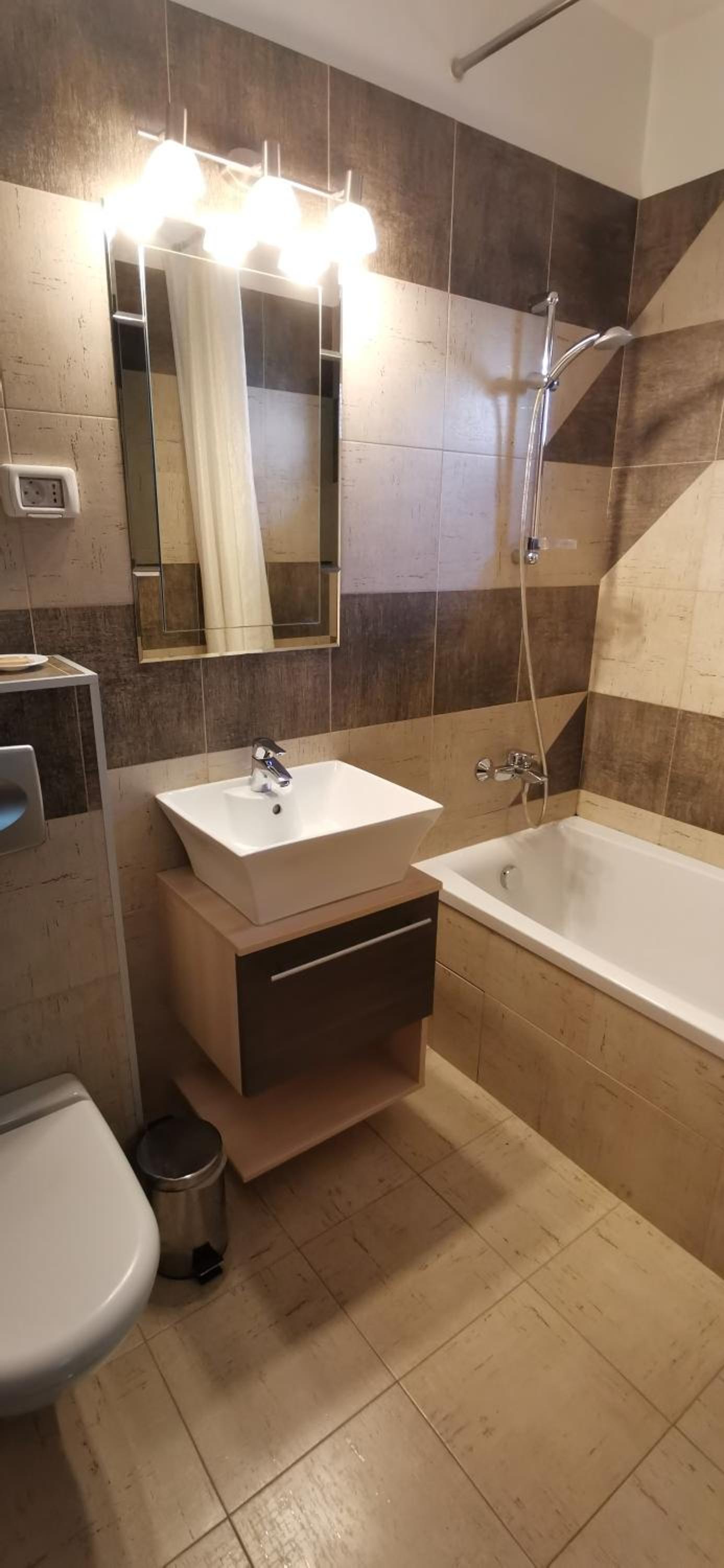Double or Twin Room with Private Bathroom - Photo 3
