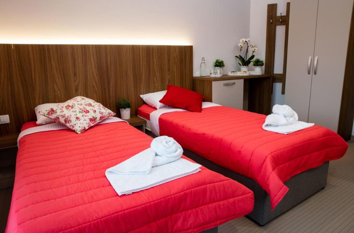 Triple Room with Balcony - Photo 4