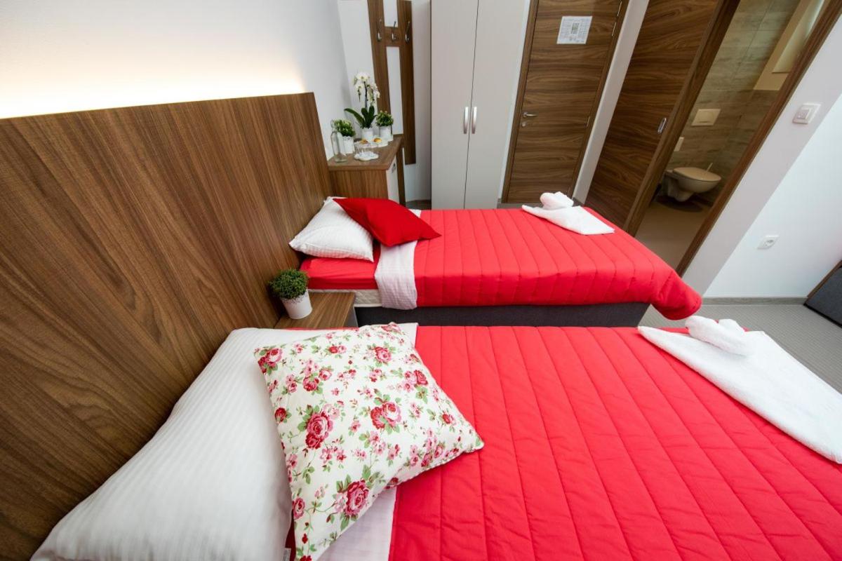 Triple Room with Balcony - Photo 3