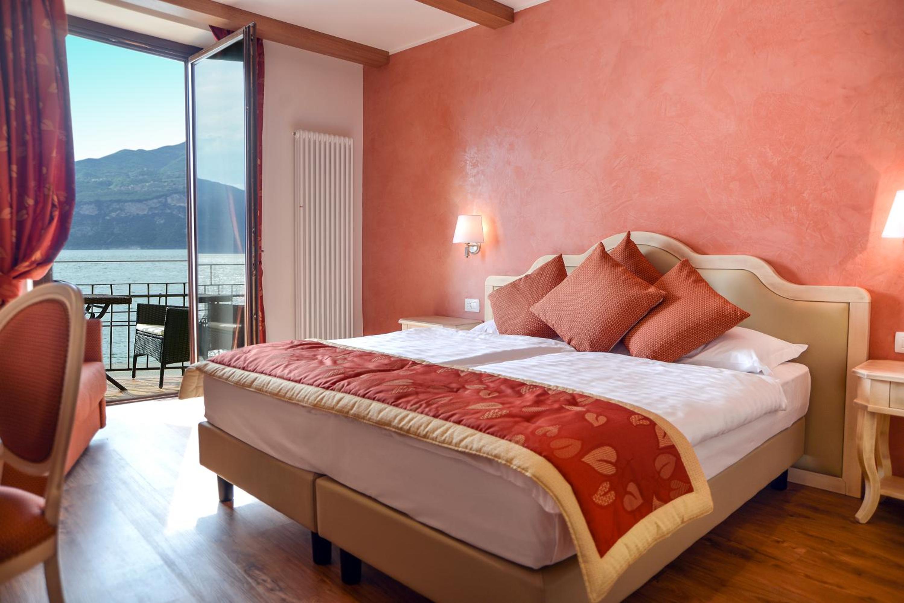 Superior Suite - Photo 10