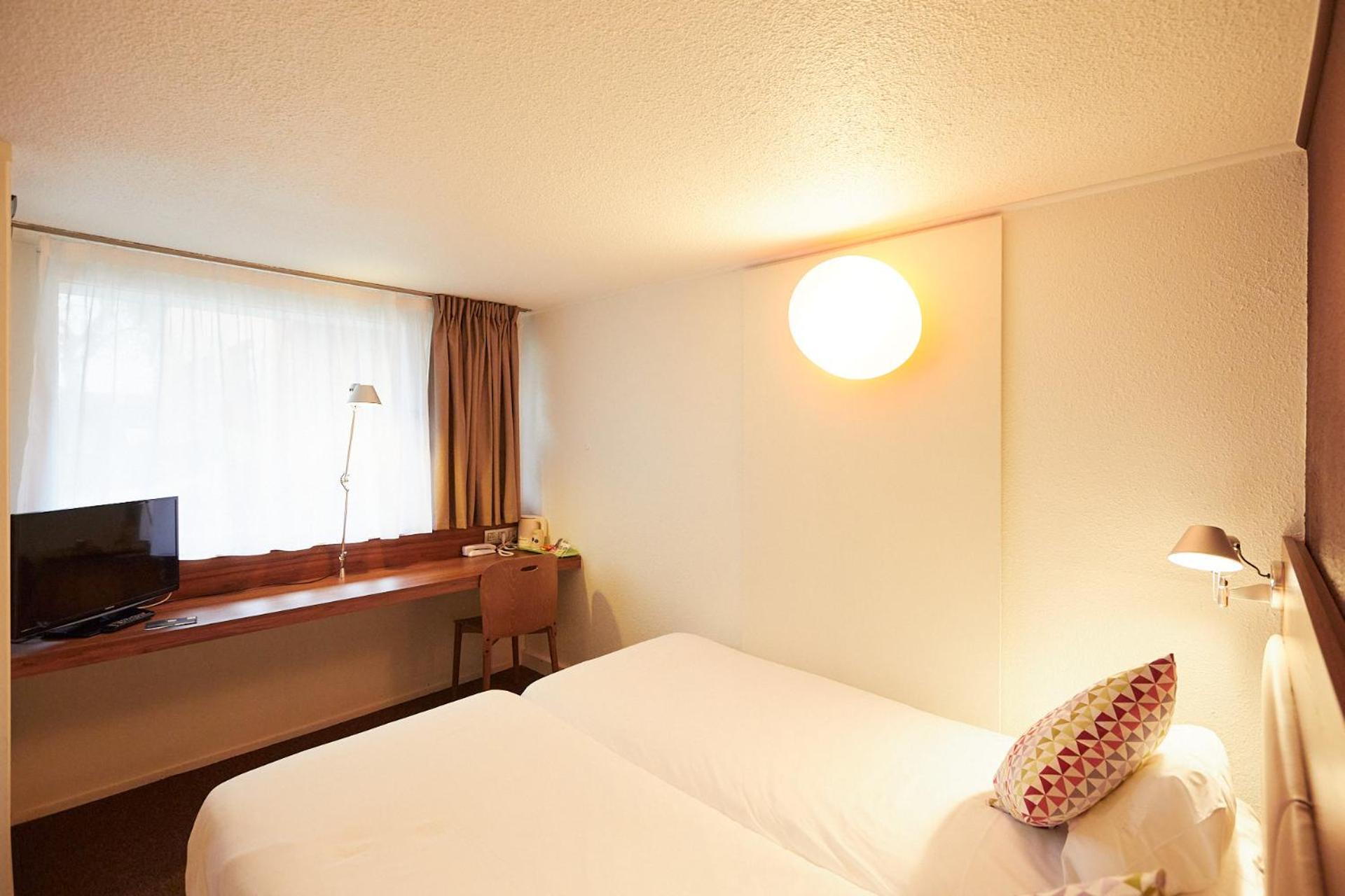 Twin Room with 2 Single Beds - Photo 3