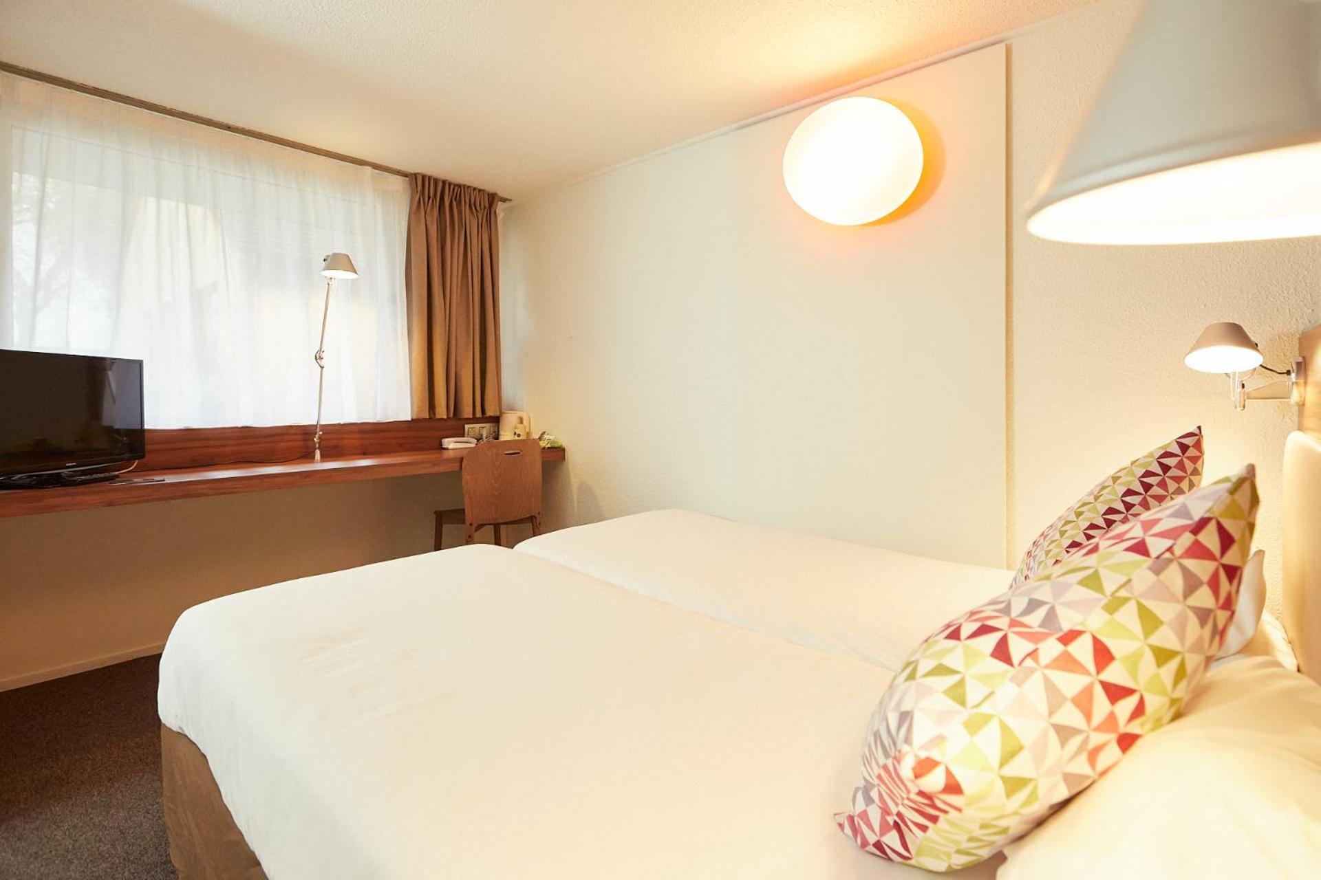 Twin Room with 2 Single Beds - Photo 1