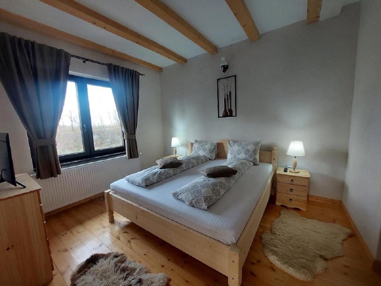 Apartment with Balcony - Photo 18