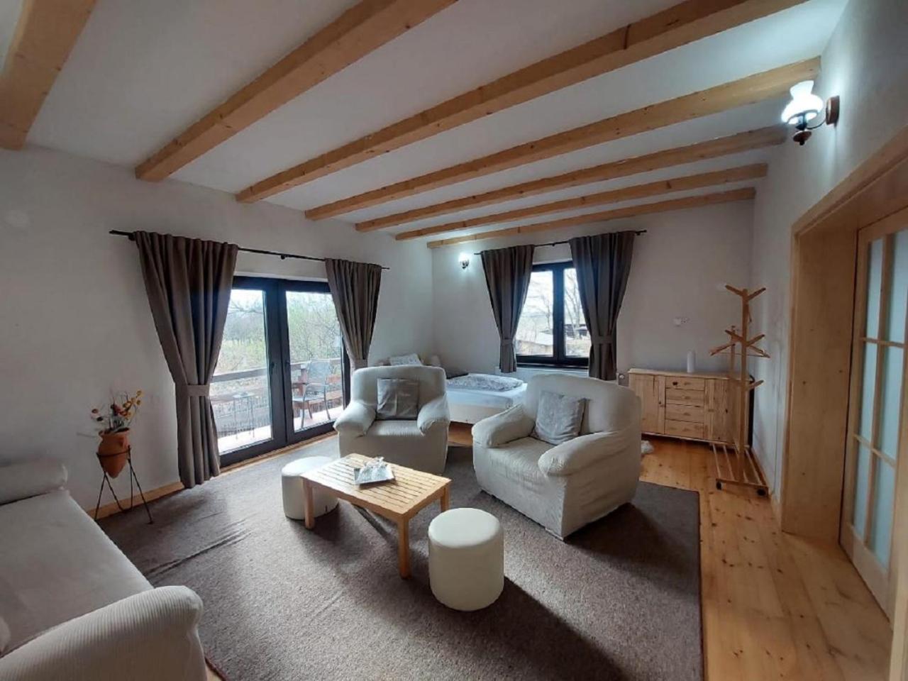 Apartment with Balcony - Photo 2