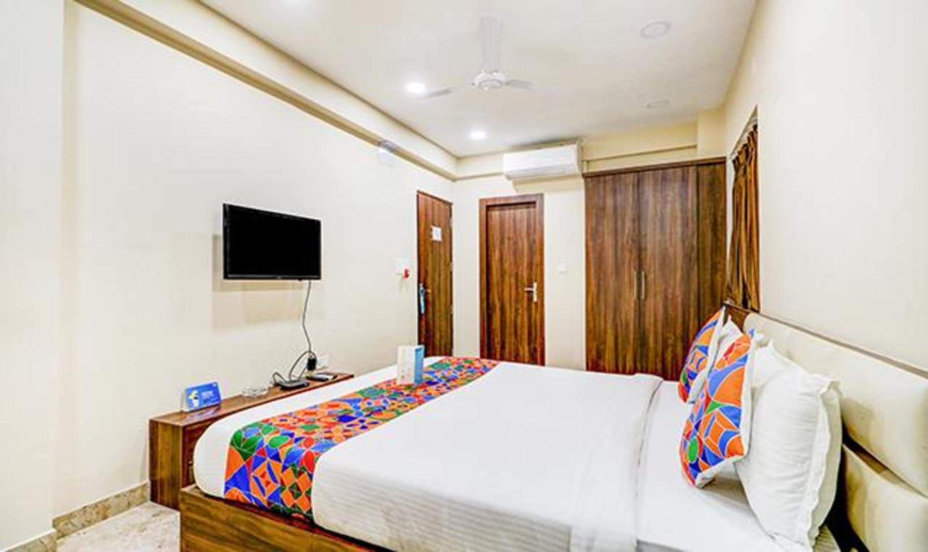 Deluxe Room - Photo 5