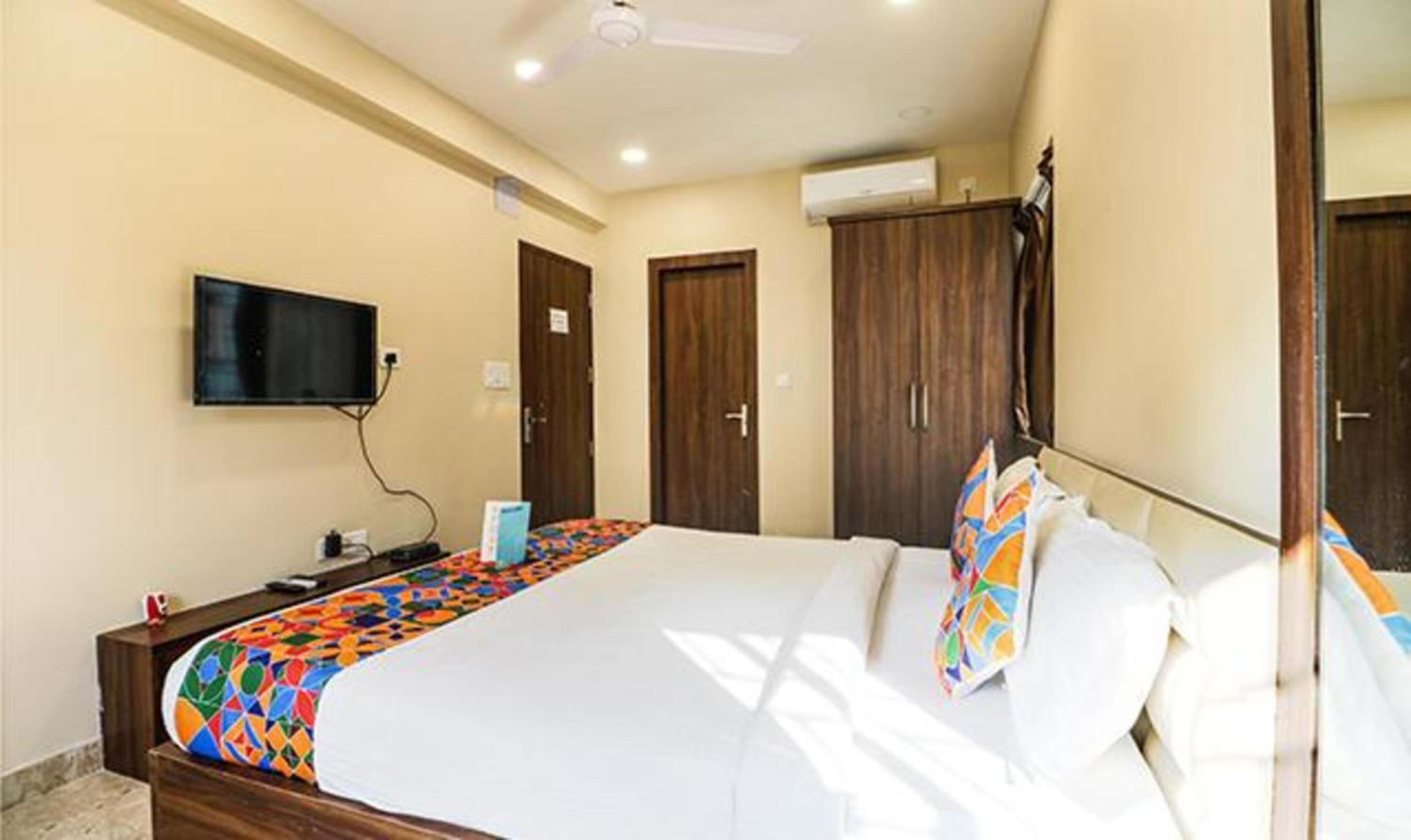 Deluxe Room - Photo 4