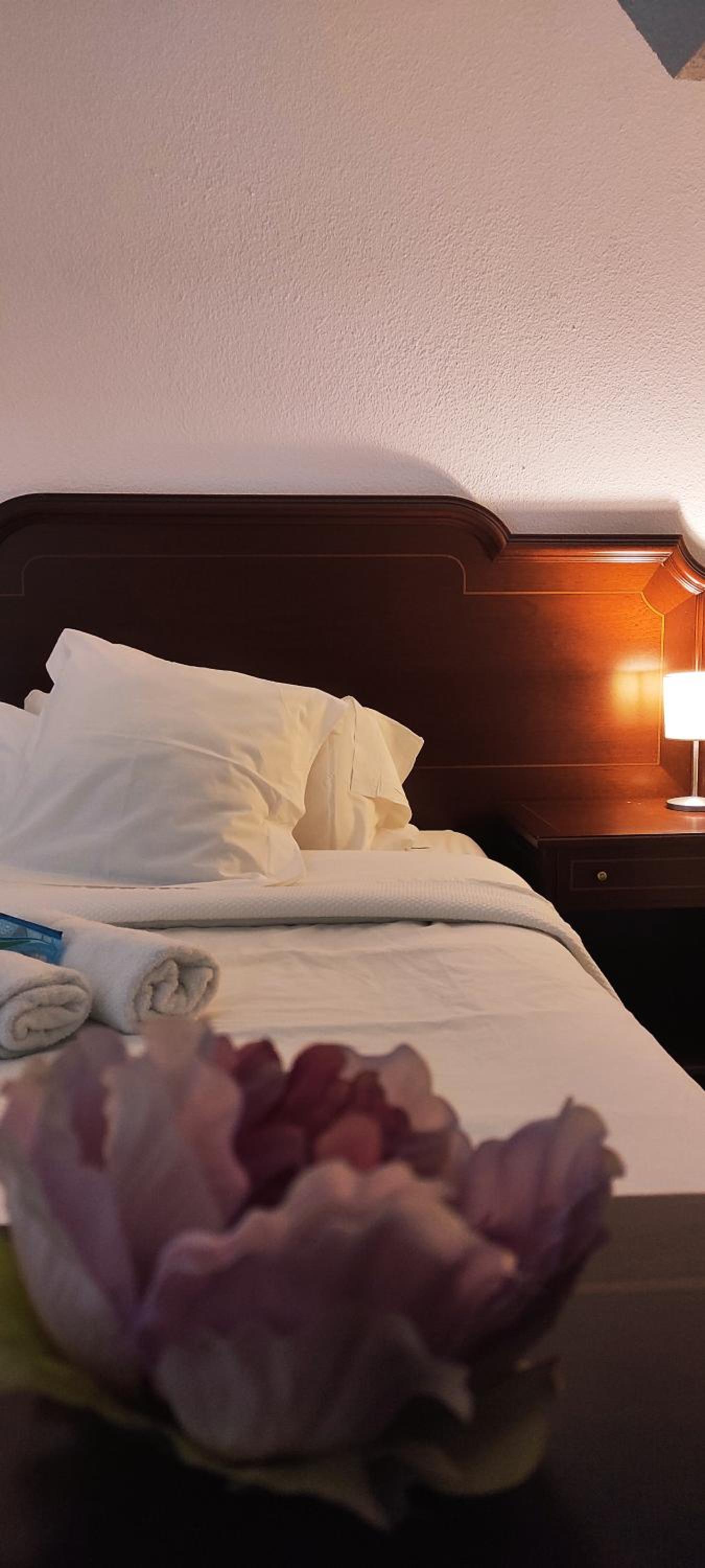 Double Room with Private Bathroom - Photo 8