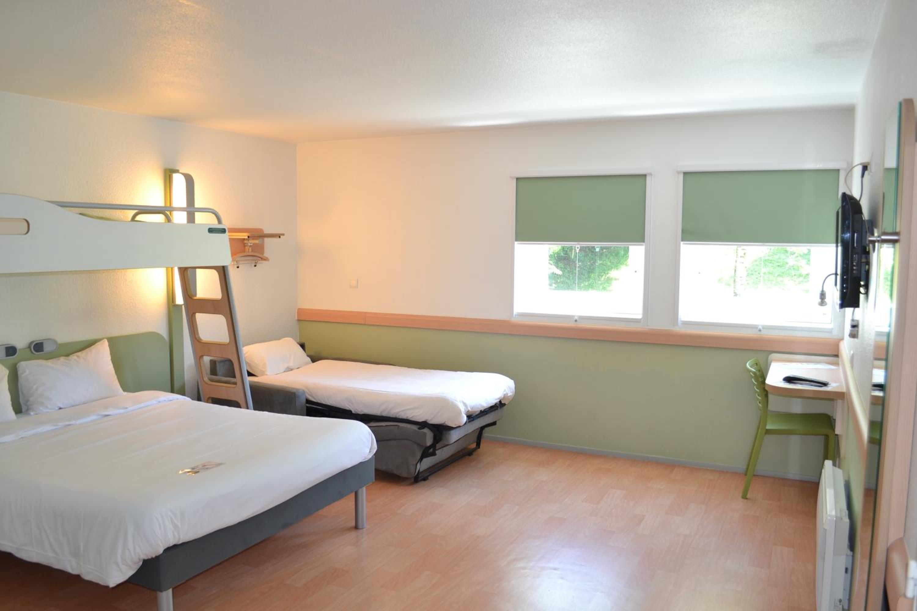 Standard Family Room - Photo 4