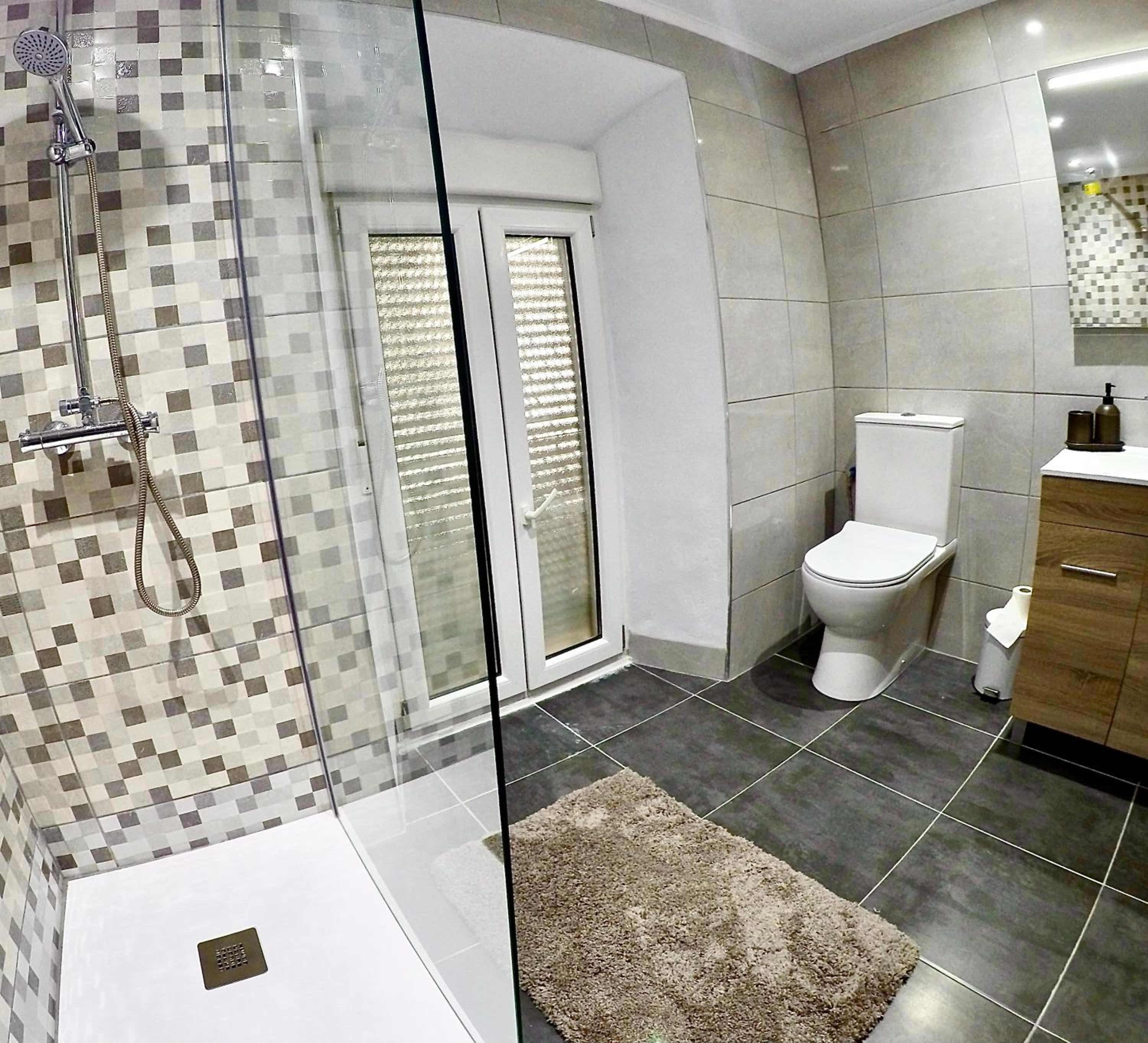 Deluxe Suite - Photo 7
