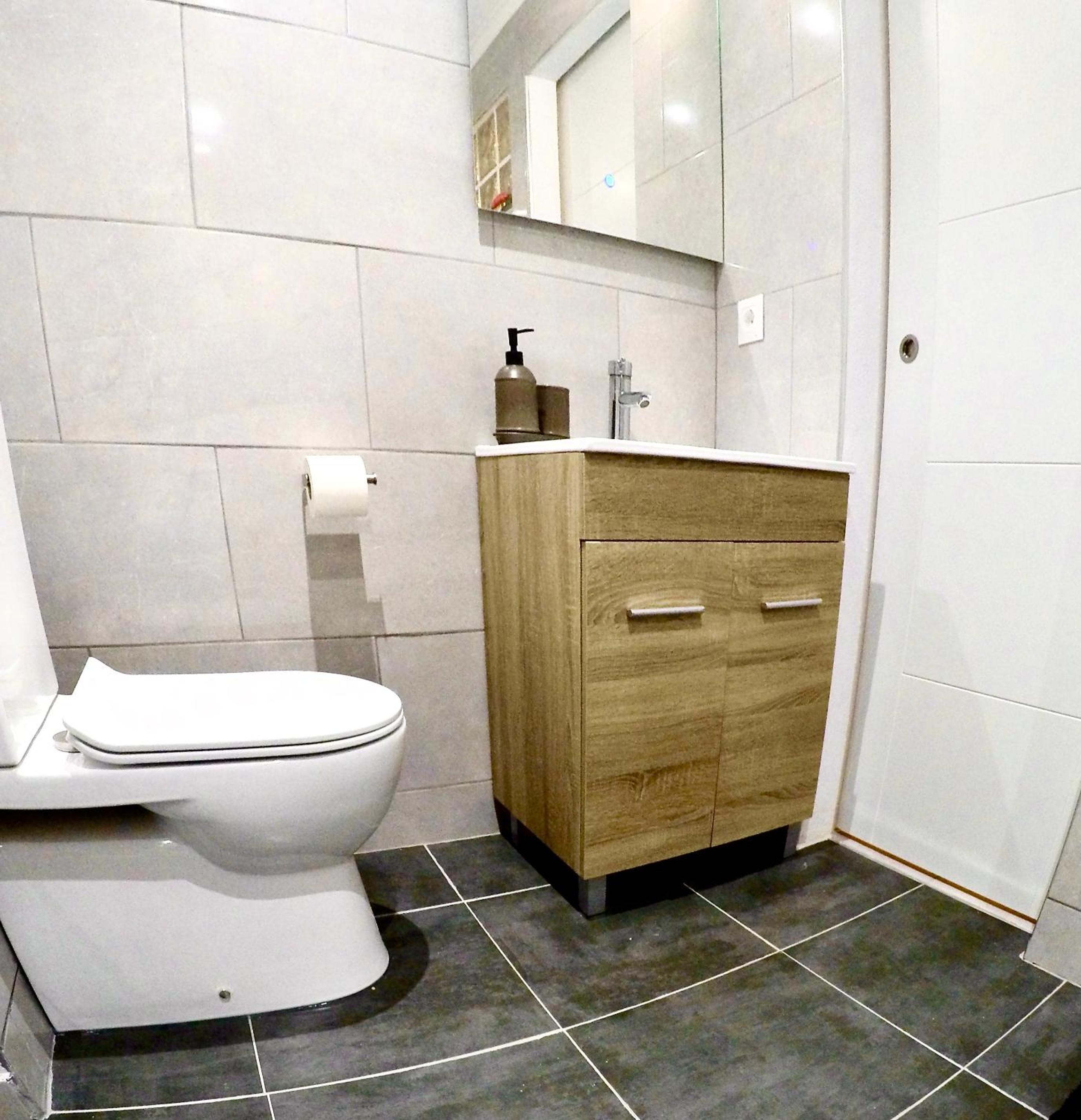 Double Room with Private Bathroom - Photo 6
