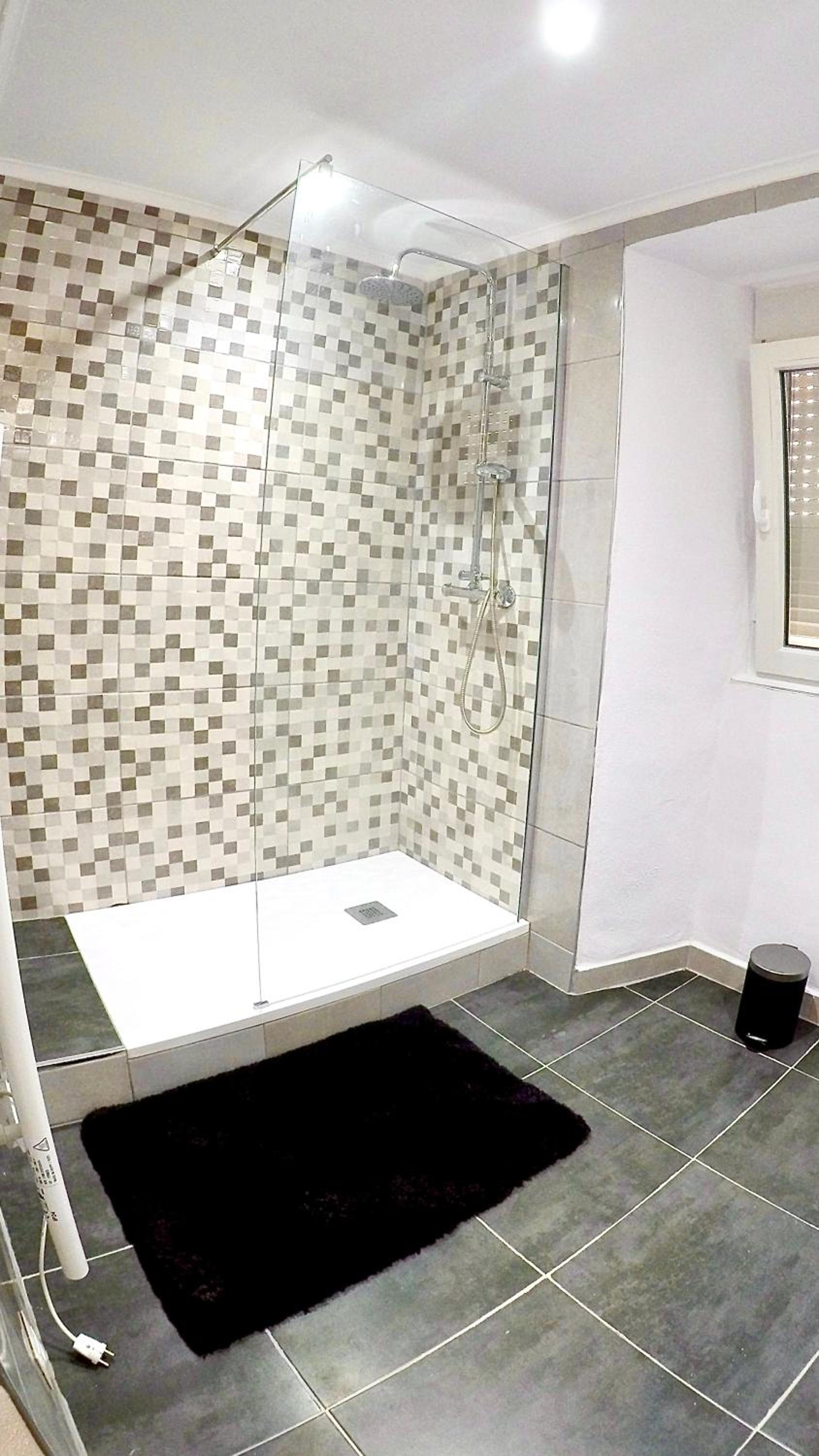 Double Room with Private Bathroom - Photo 7