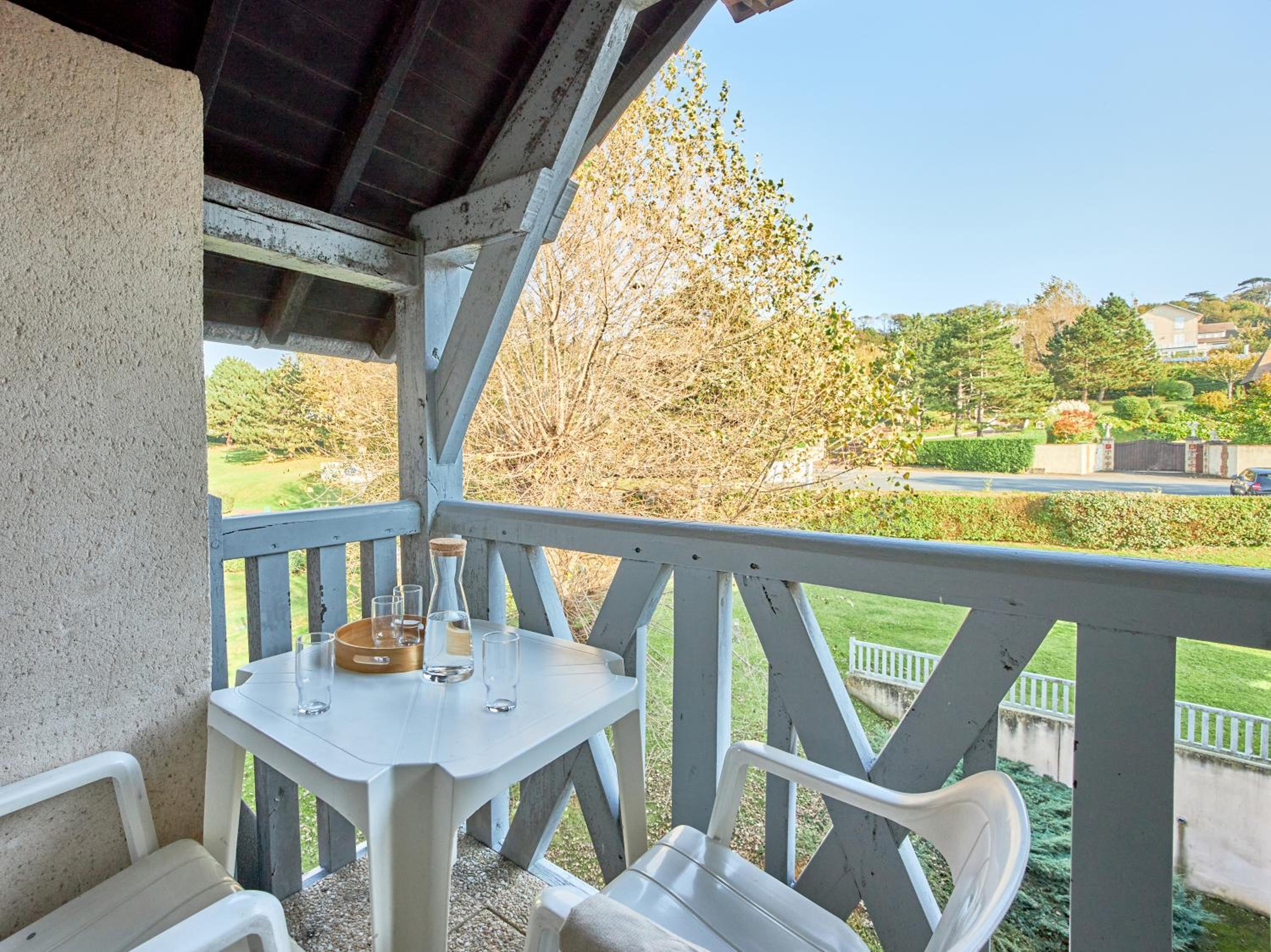 Superior Studio with Sleeping Alcove and Balcony (4 People) photo 1