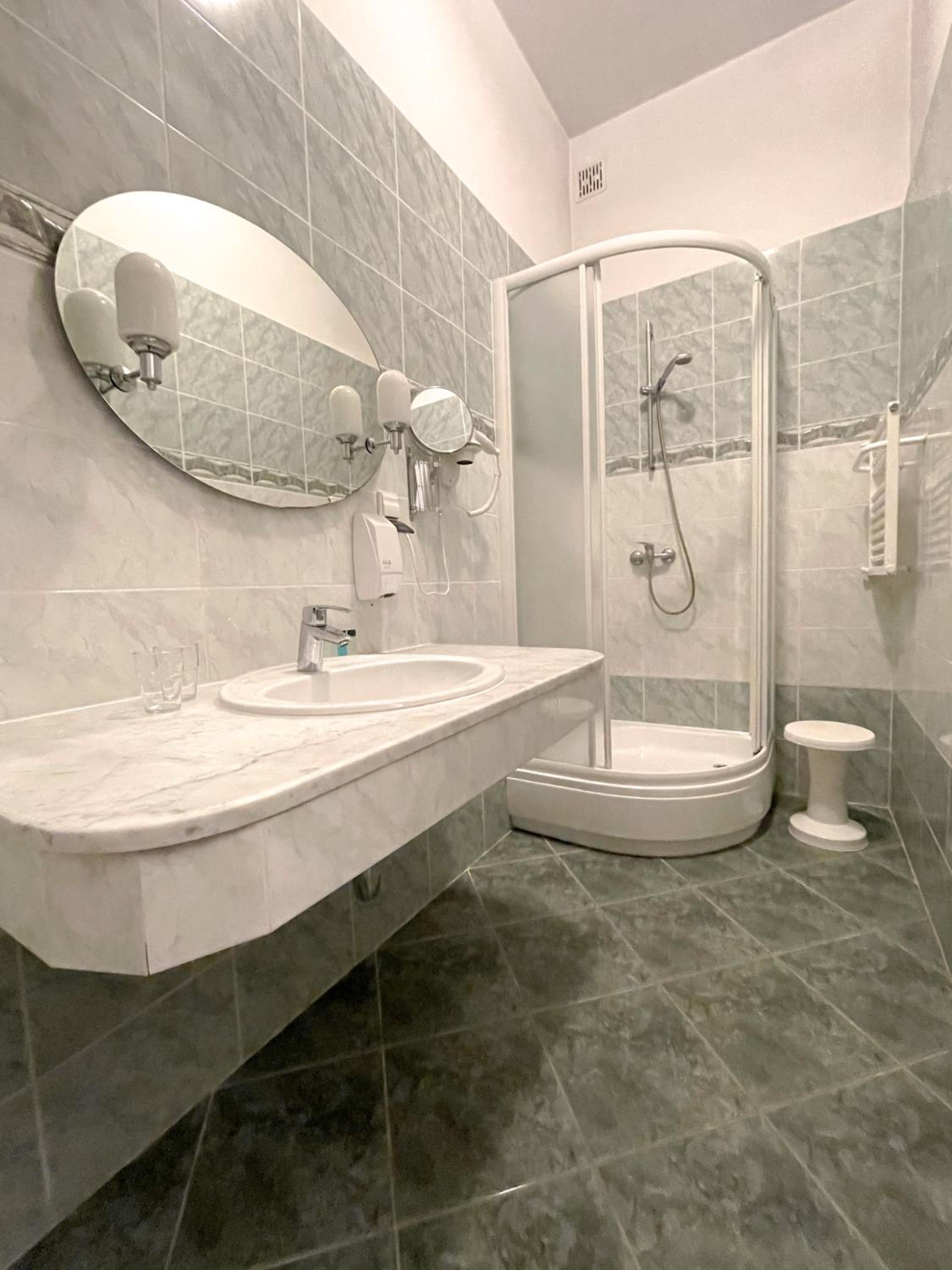 Superior Quadruple Room - Photo 6