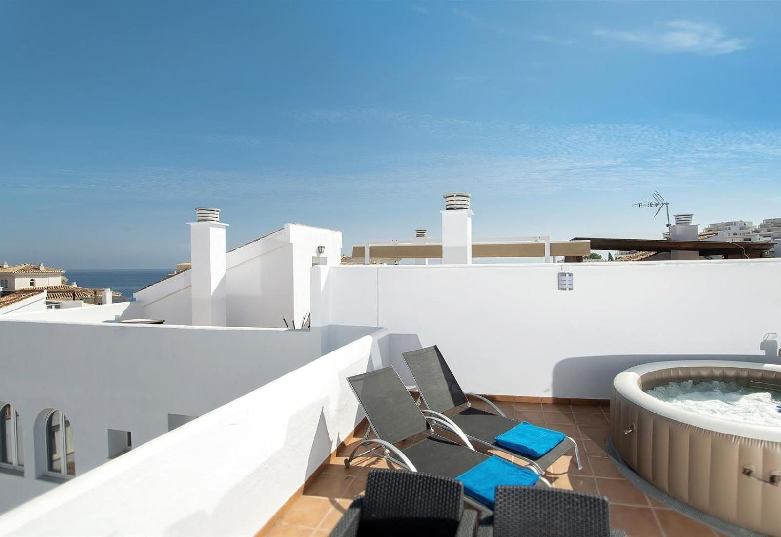 Three-Bedroom Premium Apartment with Balcony photo 3