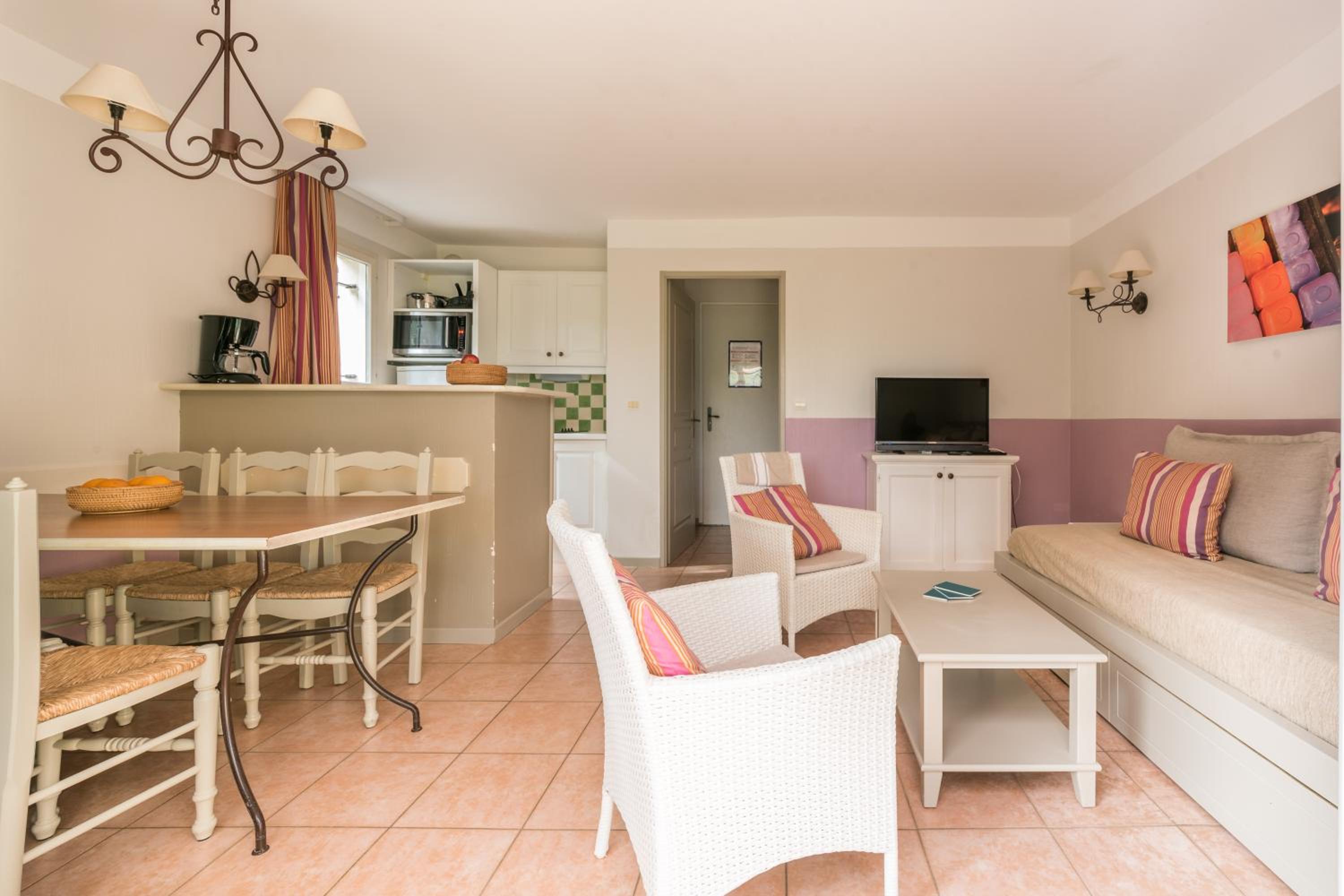 Two-Bedroom Duplex House with Garden (6 People) - Taillades District - Photo 1