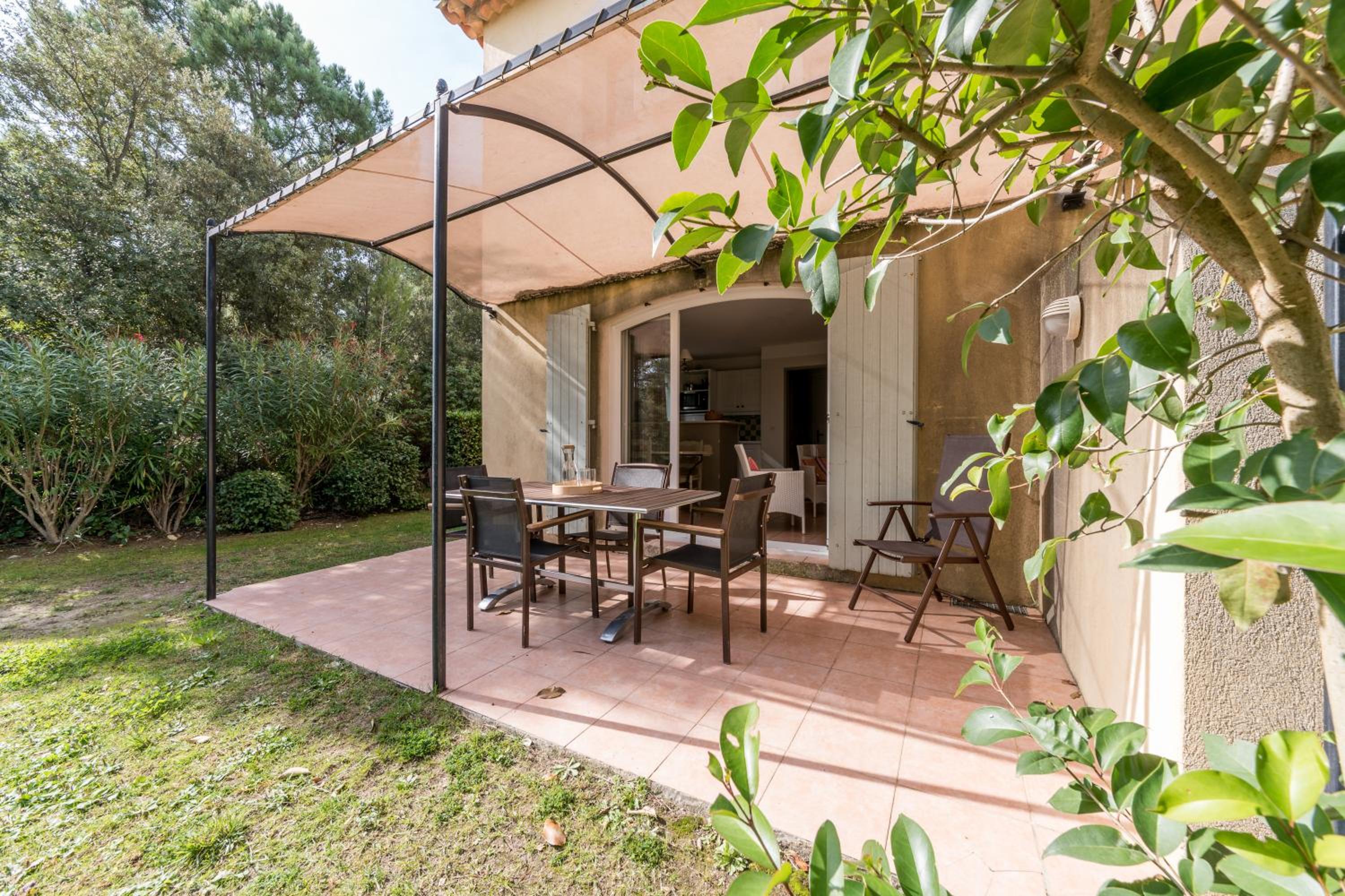 Two-Bedroom Duplex House with Garden (6 People) - Taillades District - Photo 6