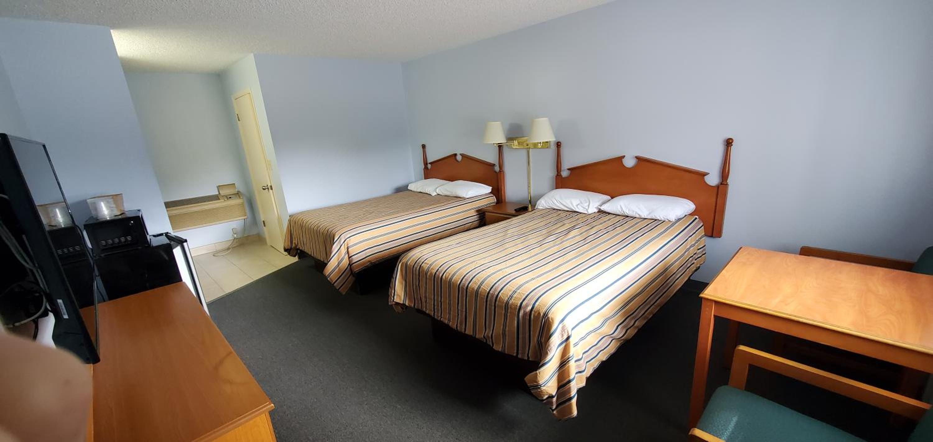 Double Room with Two Double Beds - Non-Smoking - Photo 2