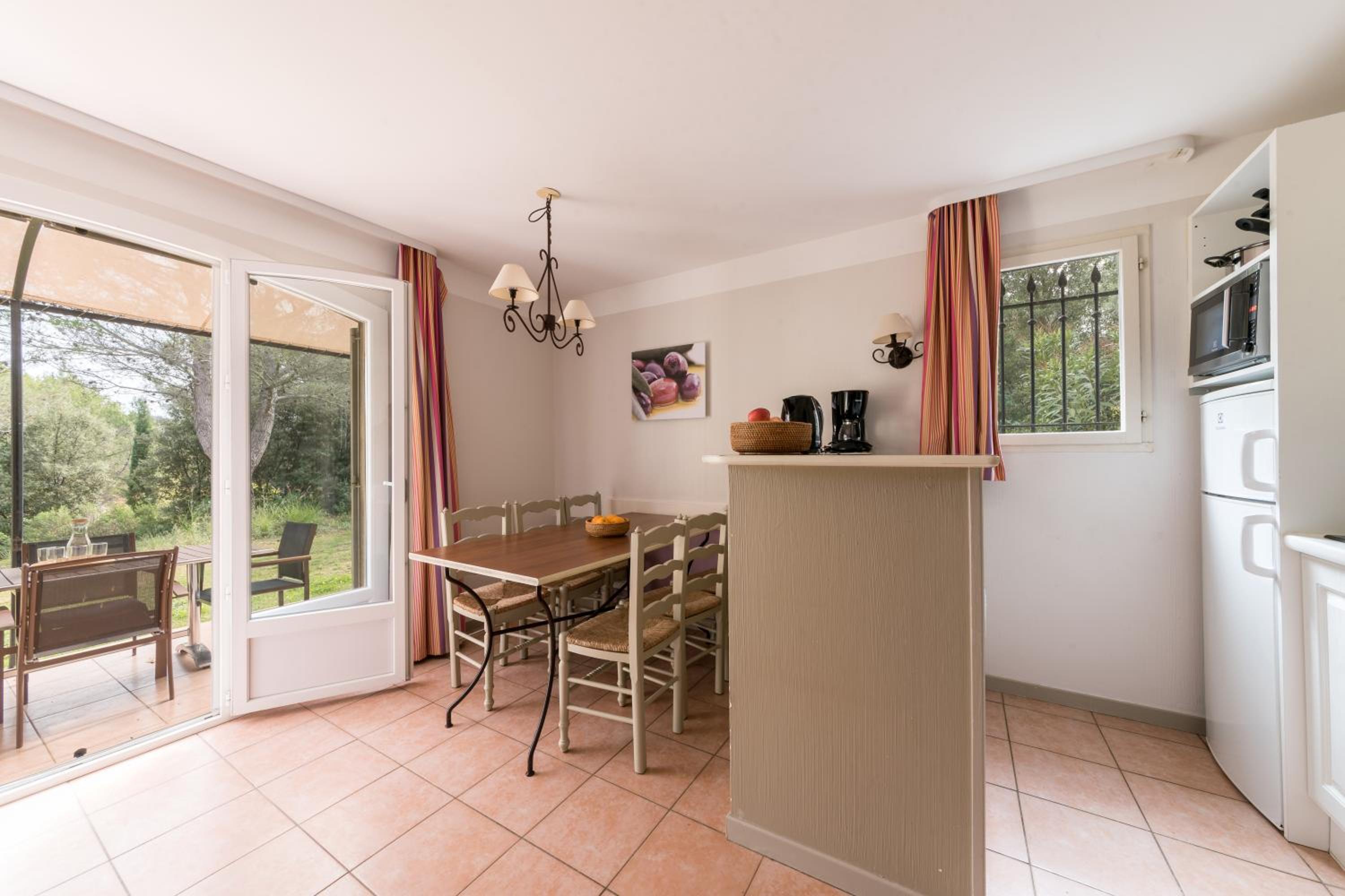 Two-Bedroom Duplex House with Garden (6 People) - Taillades District - Photo 3