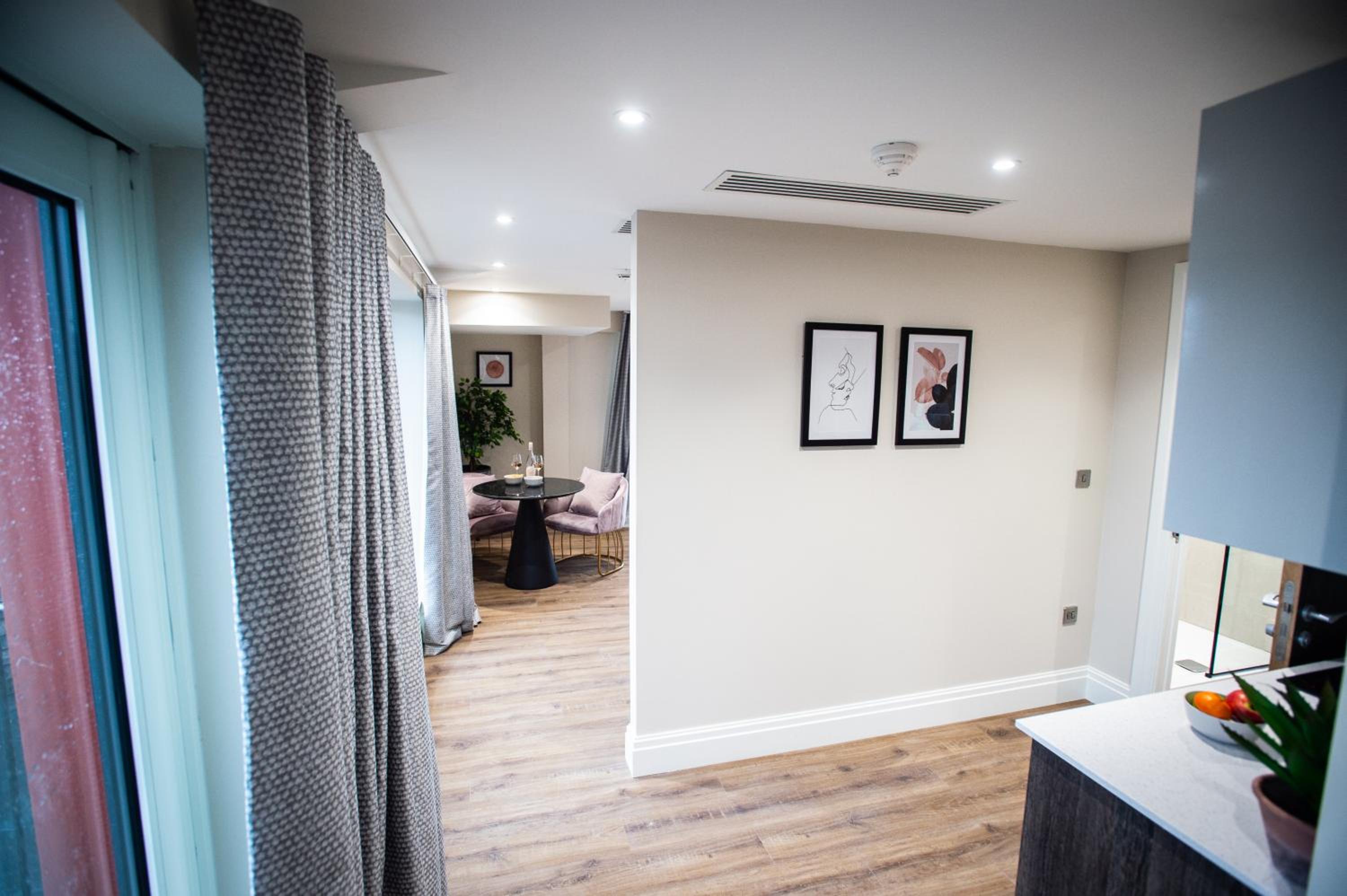 Apartment with Terrace - Photo 3