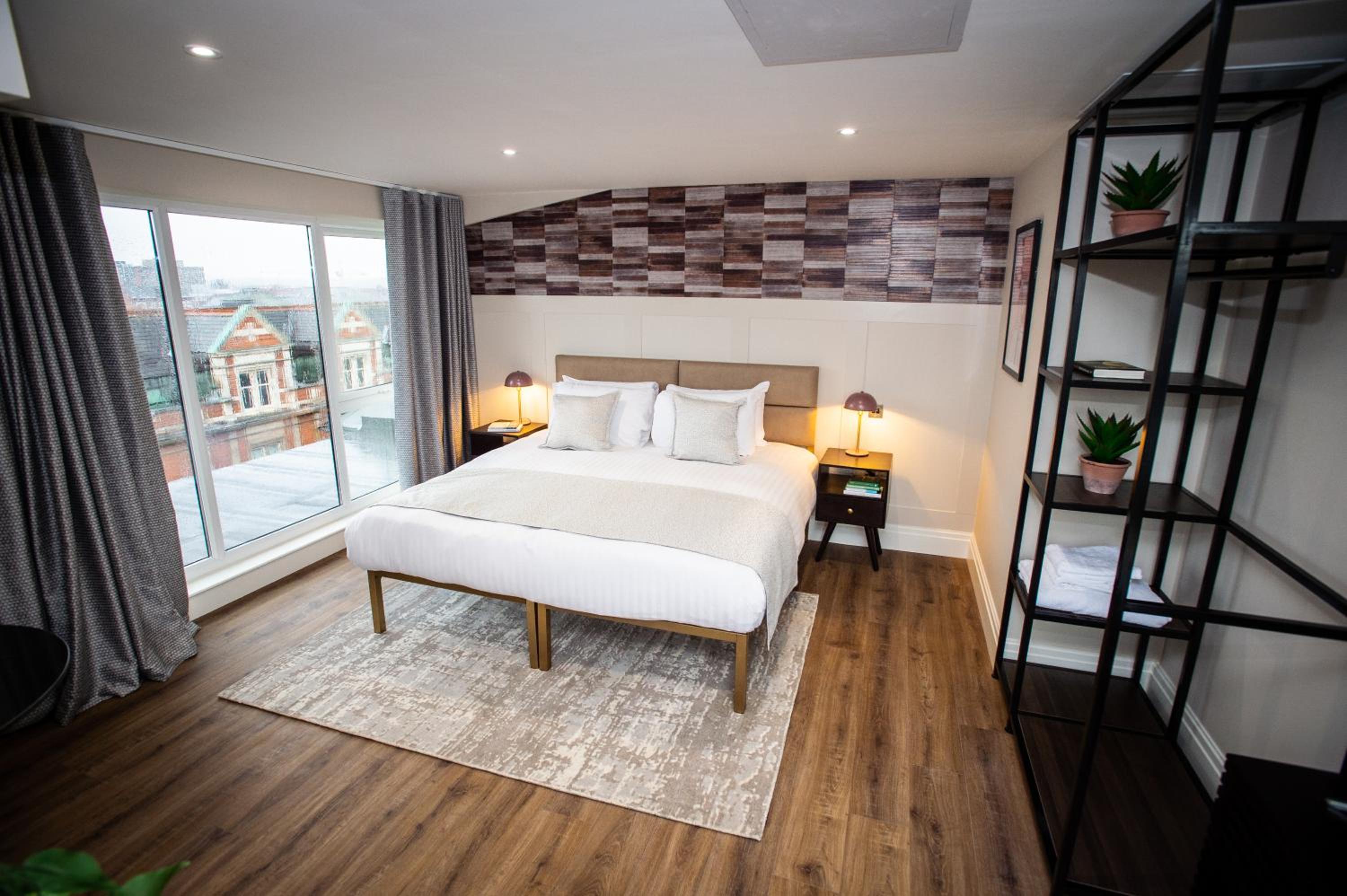 Apartment with Terrace - Photo 9
