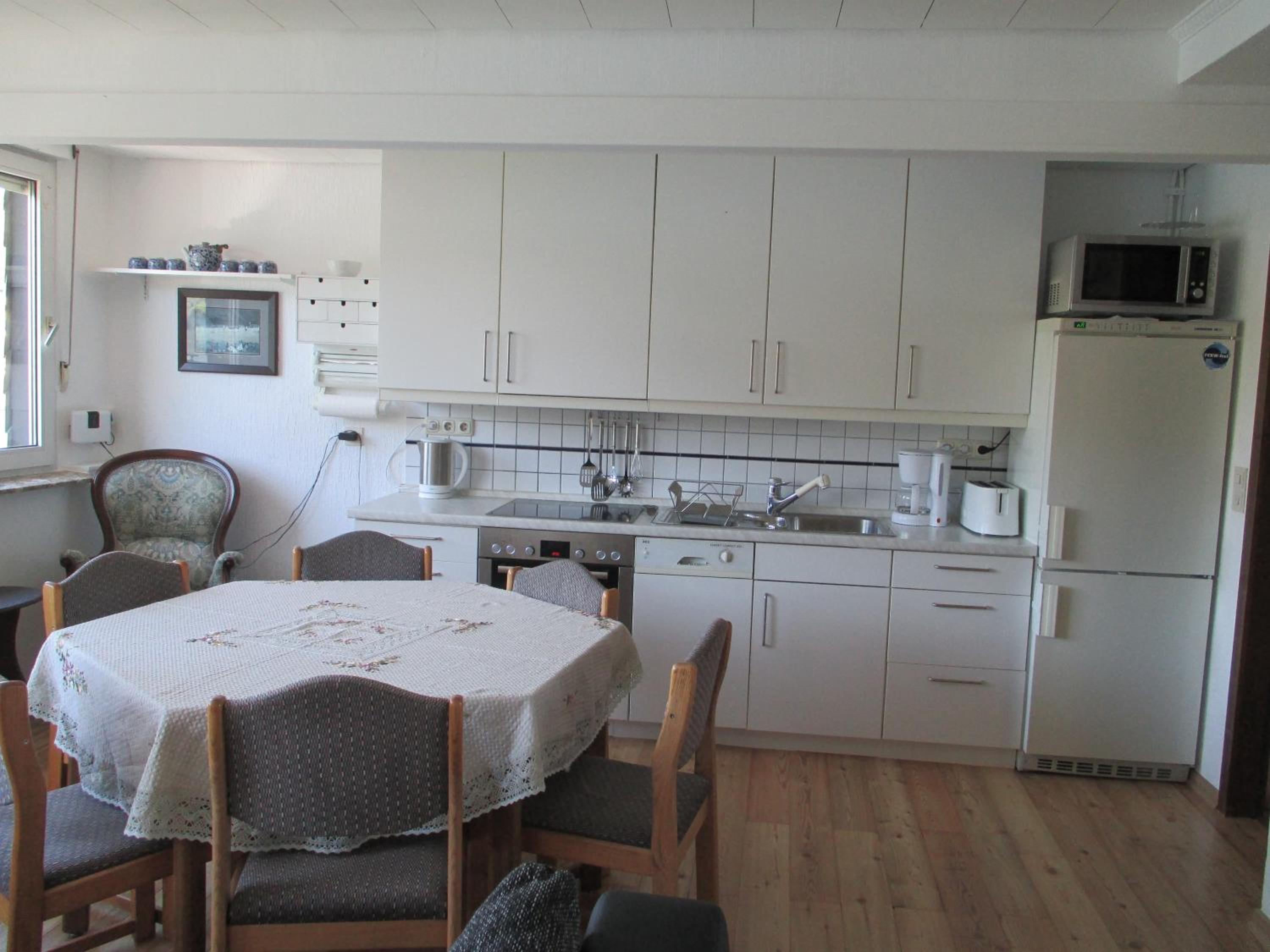 Apartment 4 photo 3