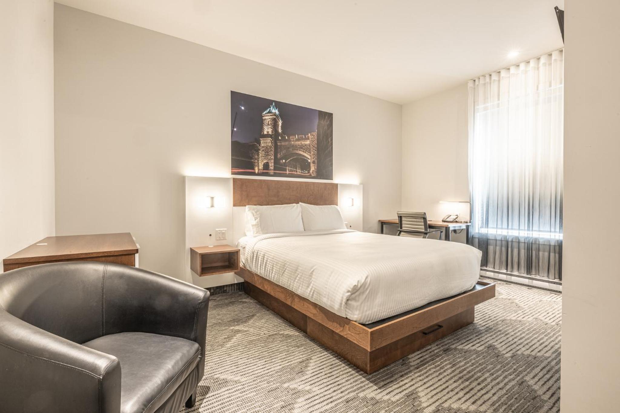 Standard Queen Room